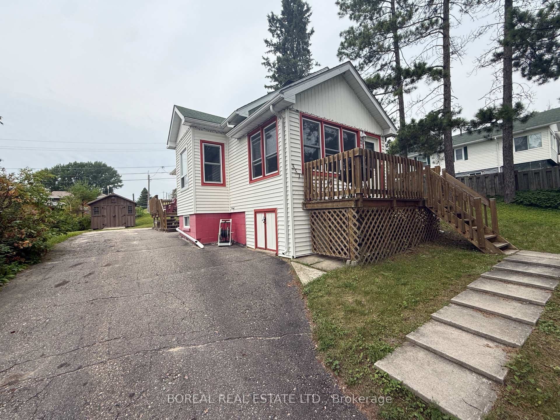 Photo 3 of 357 Fifth Avenue, Cochrane — HOMEH