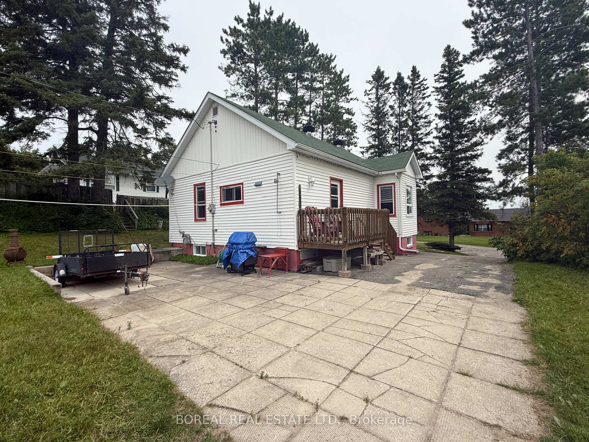 Photo 4 of 357 Fifth Avenue, Cochrane — HOMEH