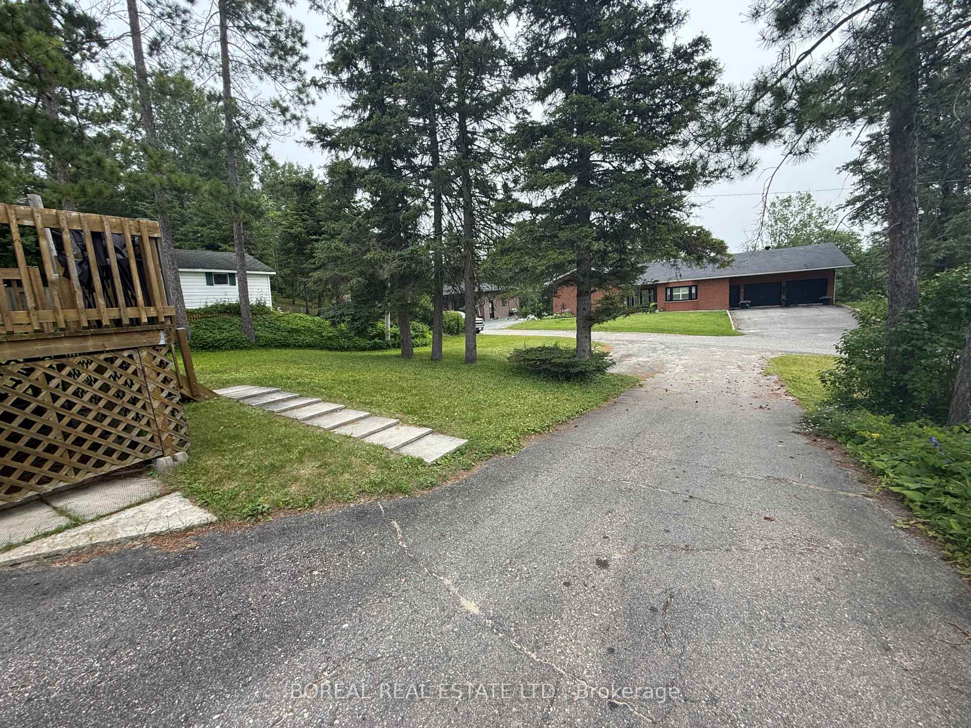 Photo 5 of 357 Fifth Avenue, Cochrane — HOMEH