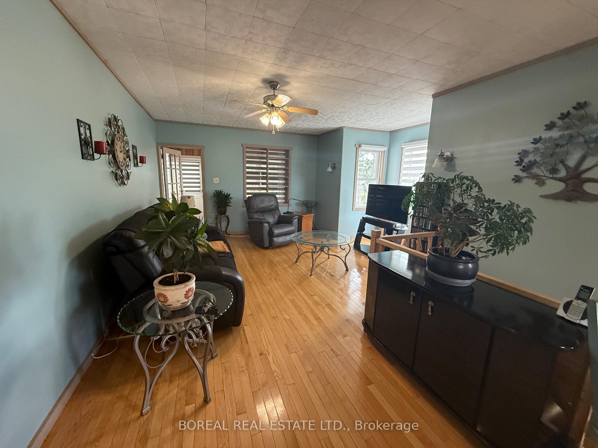 Photo 17 of 357 Fifth Avenue, Cochrane — HOMEH