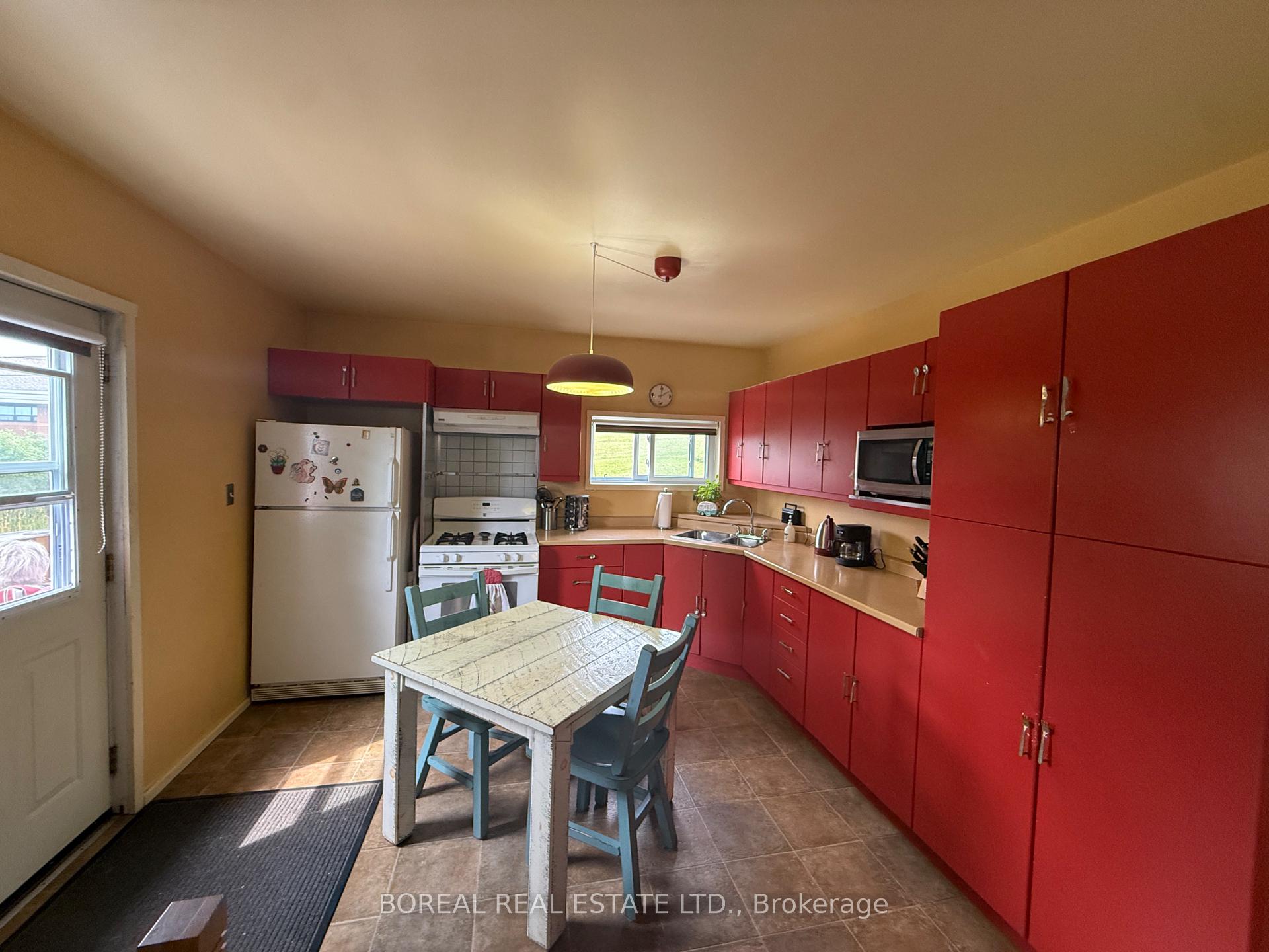 Photo 18 of 357 Fifth Avenue, Cochrane — HOMEH