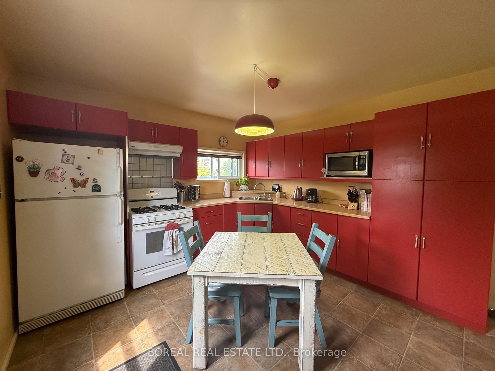 Photo 19 of 357 Fifth Avenue, Cochrane — HOMEH