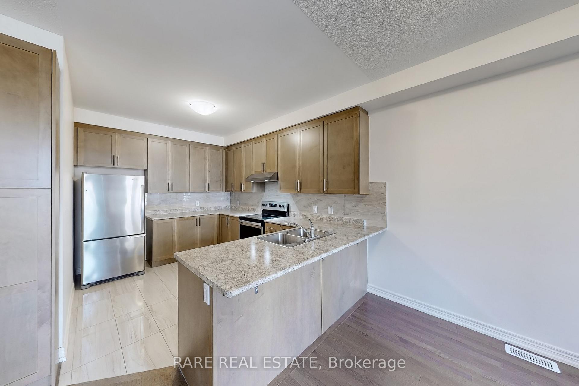 Photo 2 of 87 Fruitvale Circle, Brampton, Northwest Brampton — HOMEH
