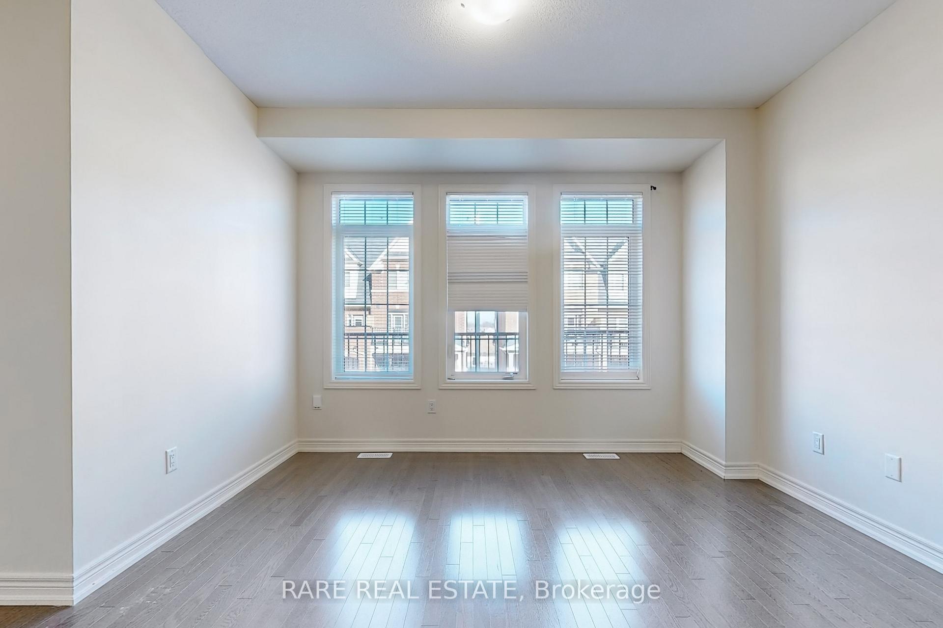 Photo 5 of 87 Fruitvale Circle, Brampton, Northwest Brampton — HOMEH