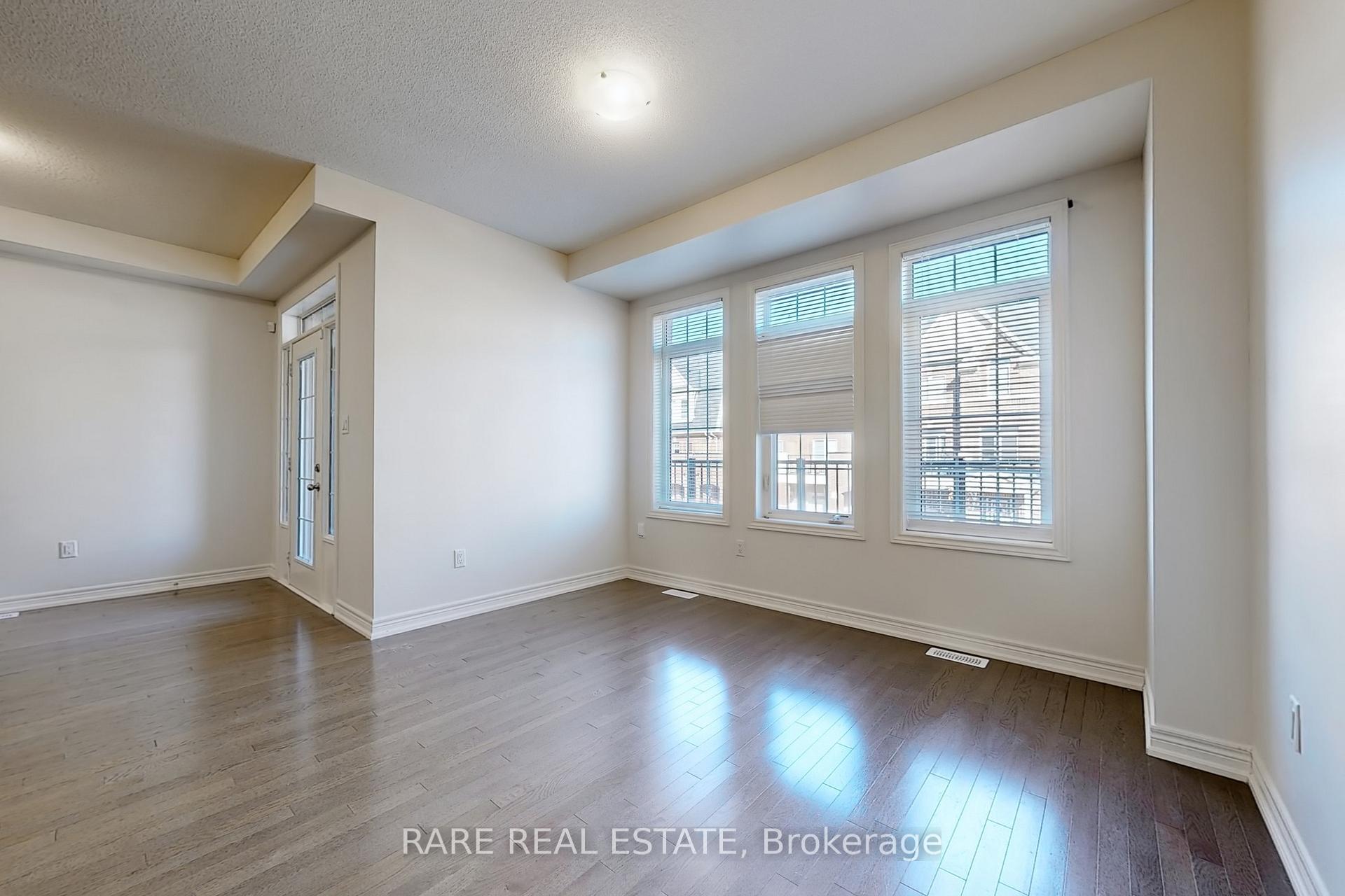 Photo 6 of 87 Fruitvale Circle, Brampton, Northwest Brampton — HOMEH