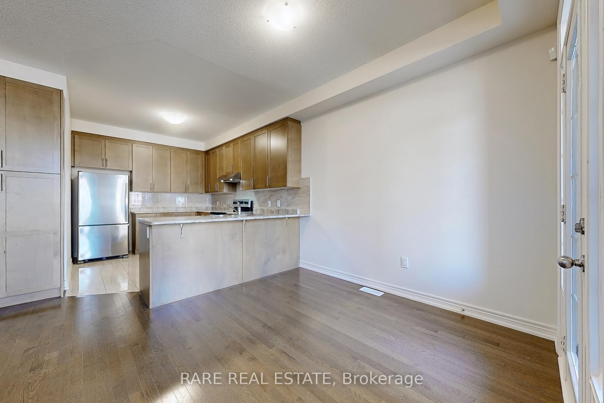Photo 7 of 87 Fruitvale Circle, Brampton, Northwest Brampton — HOMEH