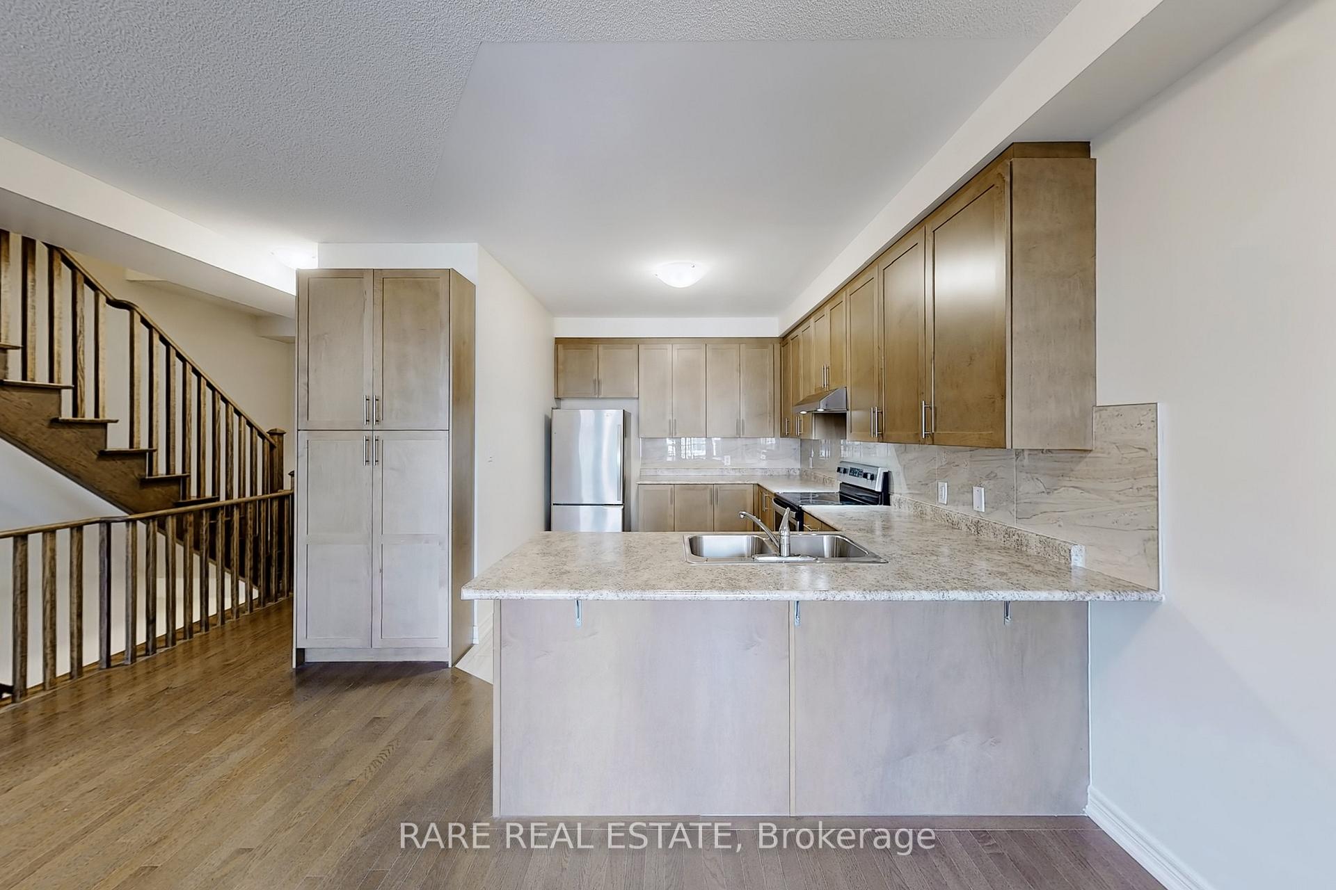 Photo 8 of 87 Fruitvale Circle, Brampton, Northwest Brampton — HOMEH