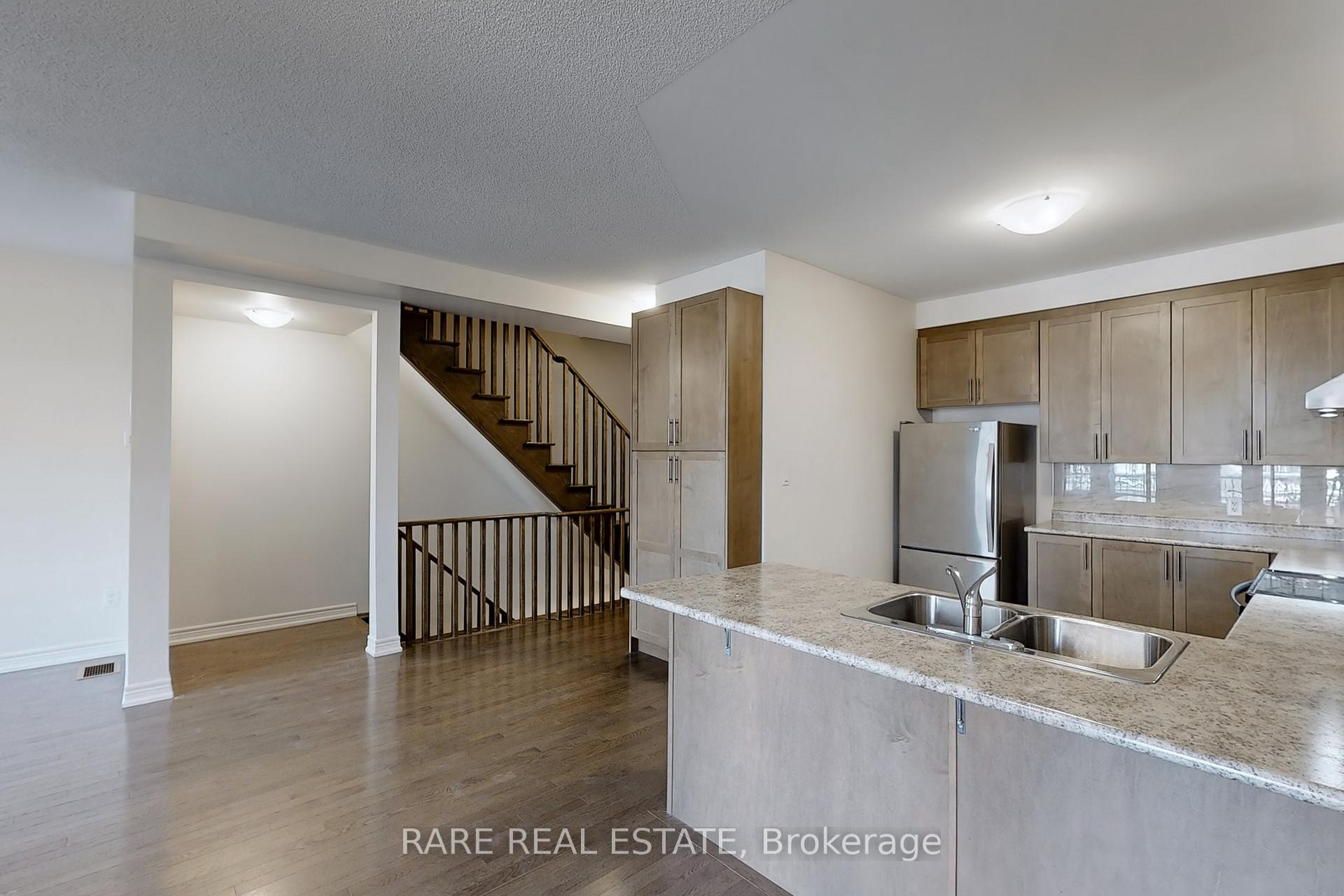 Photo 9 of 87 Fruitvale Circle, Brampton, Northwest Brampton — HOMEH