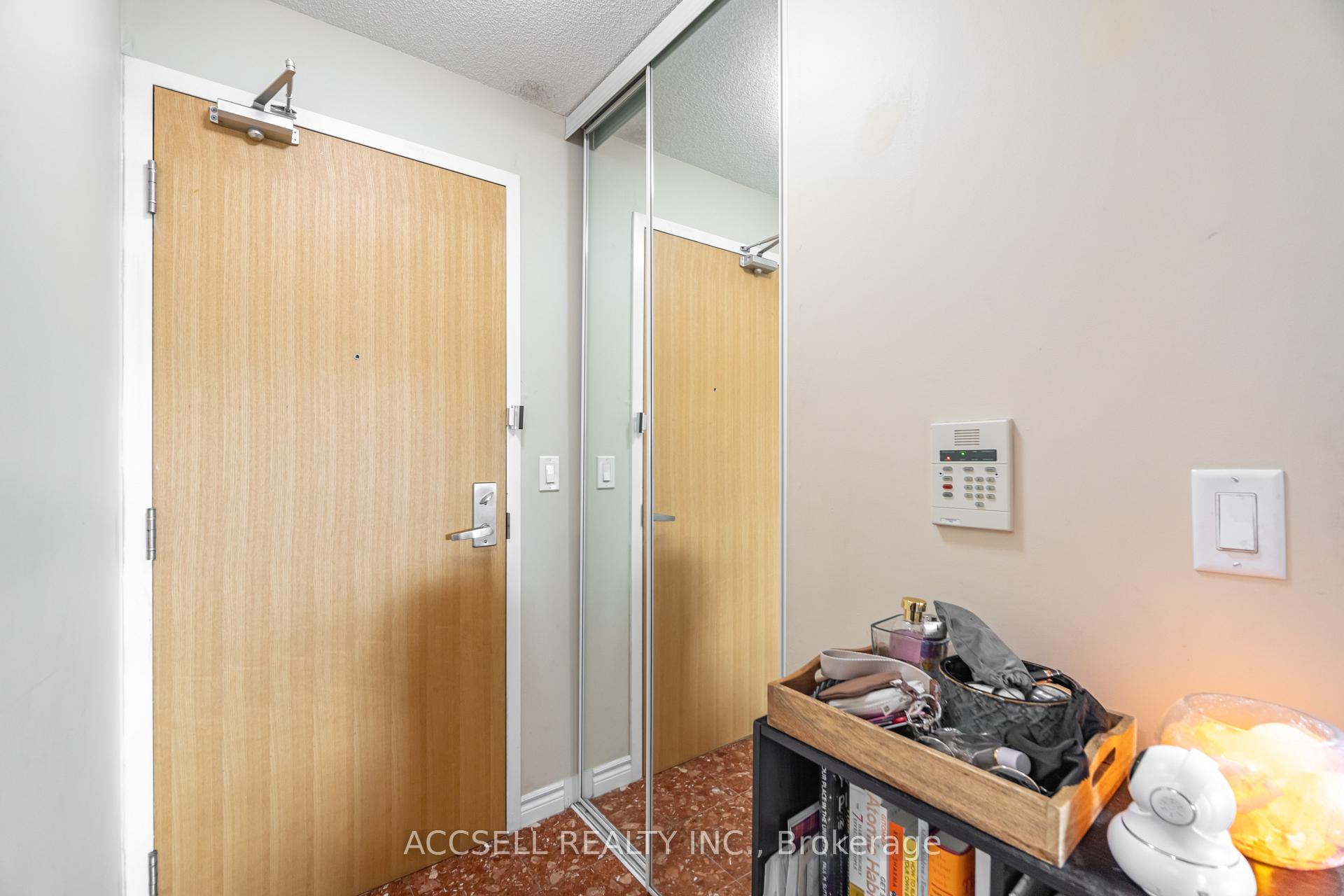 Photo 6 of 68 Grangeway Avenue, Scarborough, Woburn — HOMEH