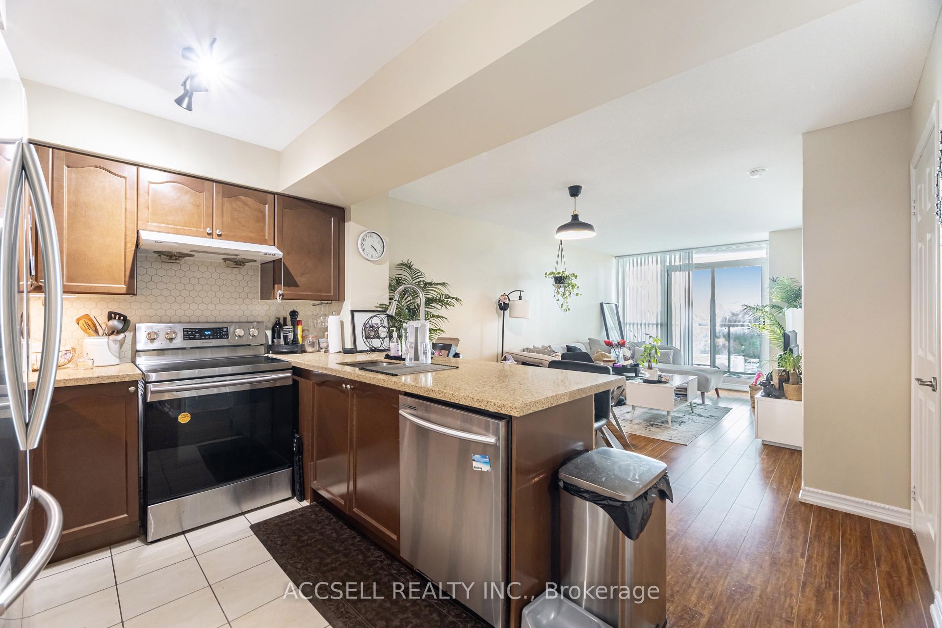 Photo 7 of 68 Grangeway Avenue, Scarborough, Woburn — HOMEH