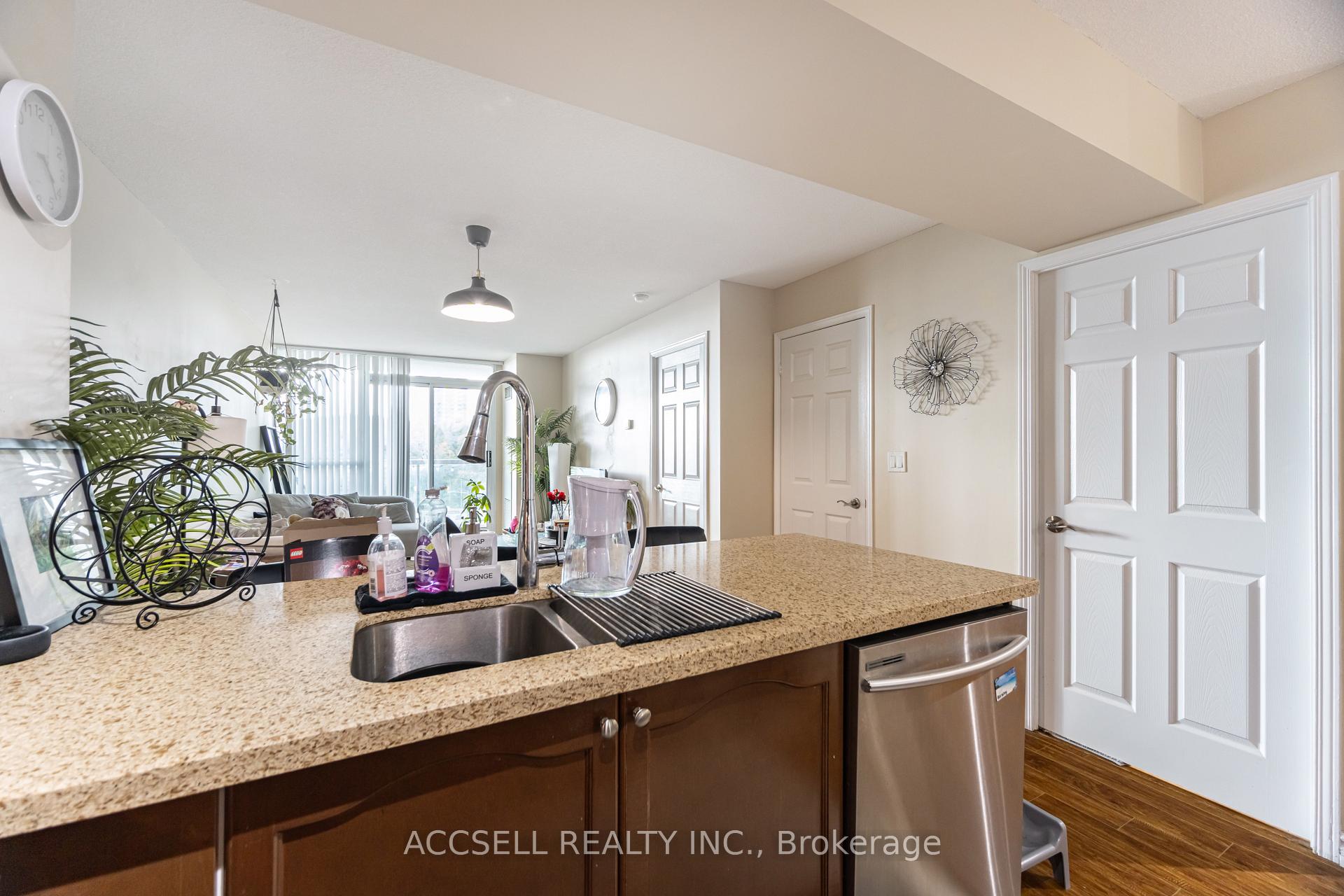 Photo 10 of 68 Grangeway Avenue, Scarborough, Woburn — HOMEH