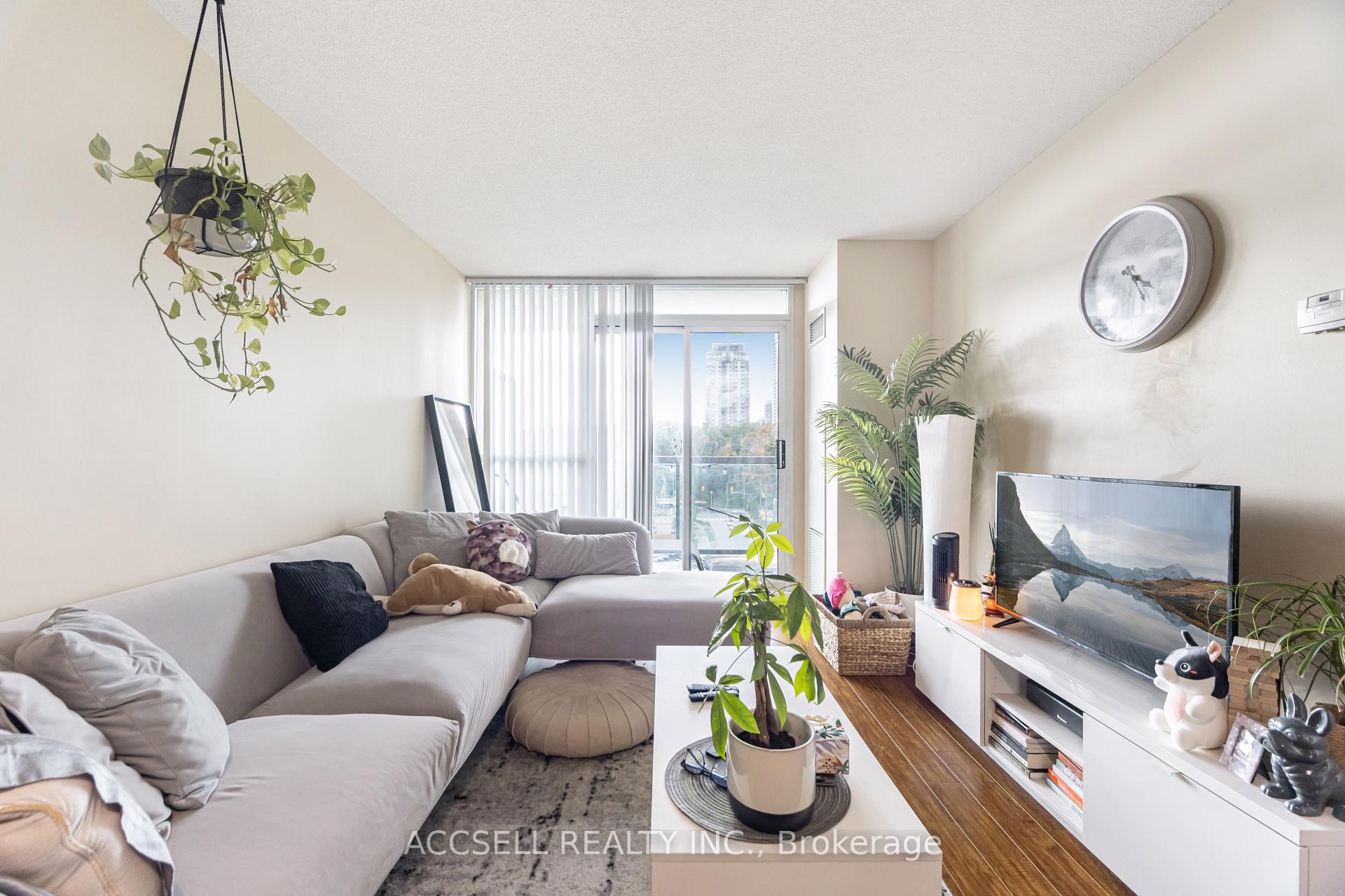Photo 13 of 68 Grangeway Avenue, Scarborough, Woburn — HOMEH