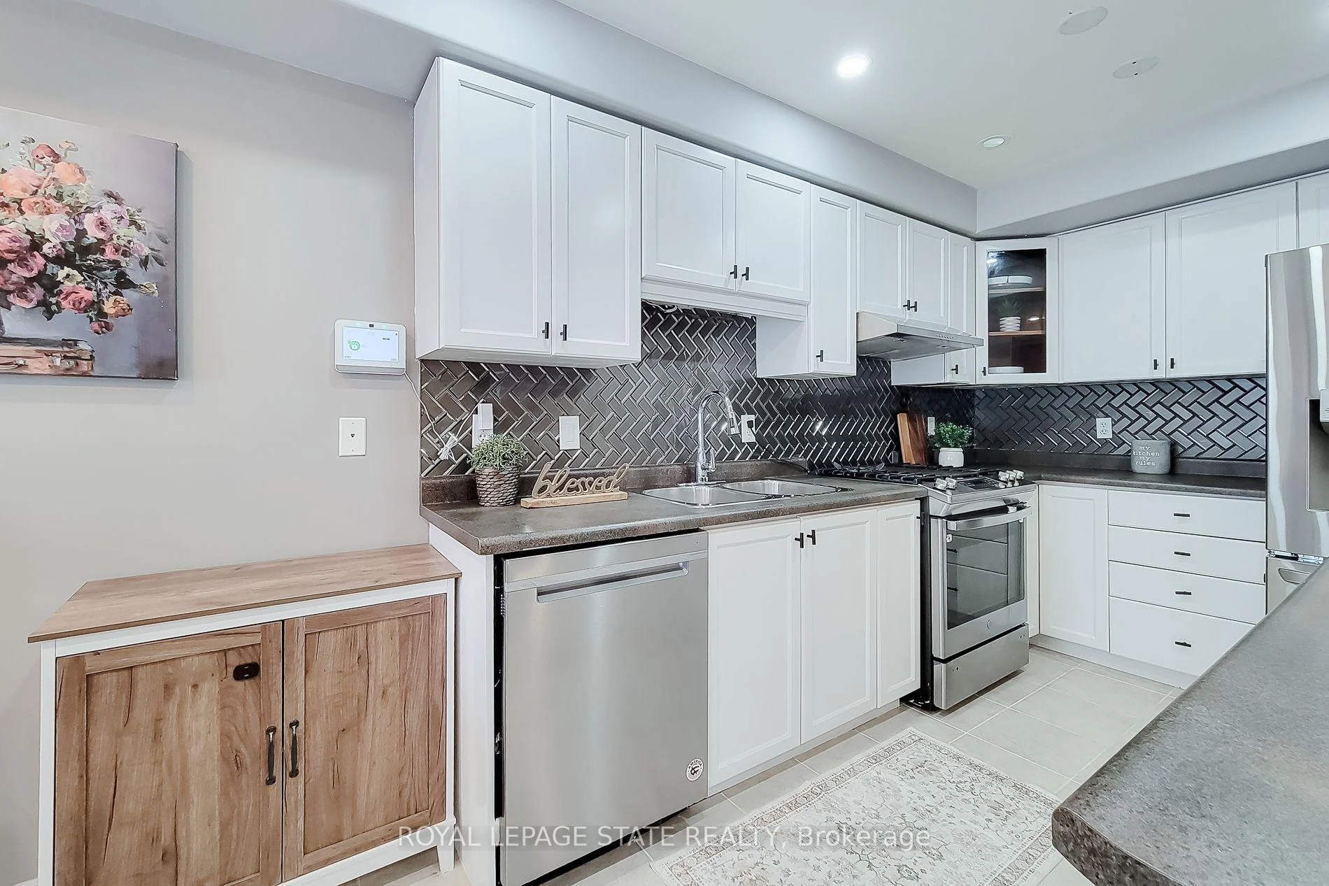 Photo 18 of 26 Magnificent Way, Hamilton, Binbrook — HOMEH