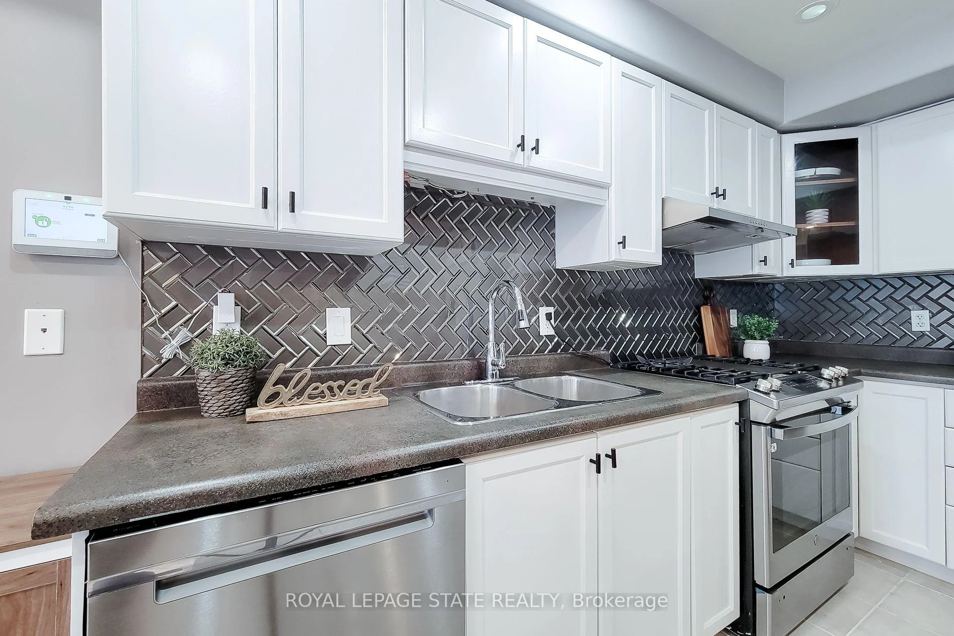 Photo 21 of 26 Magnificent Way, Hamilton, Binbrook — HOMEH
