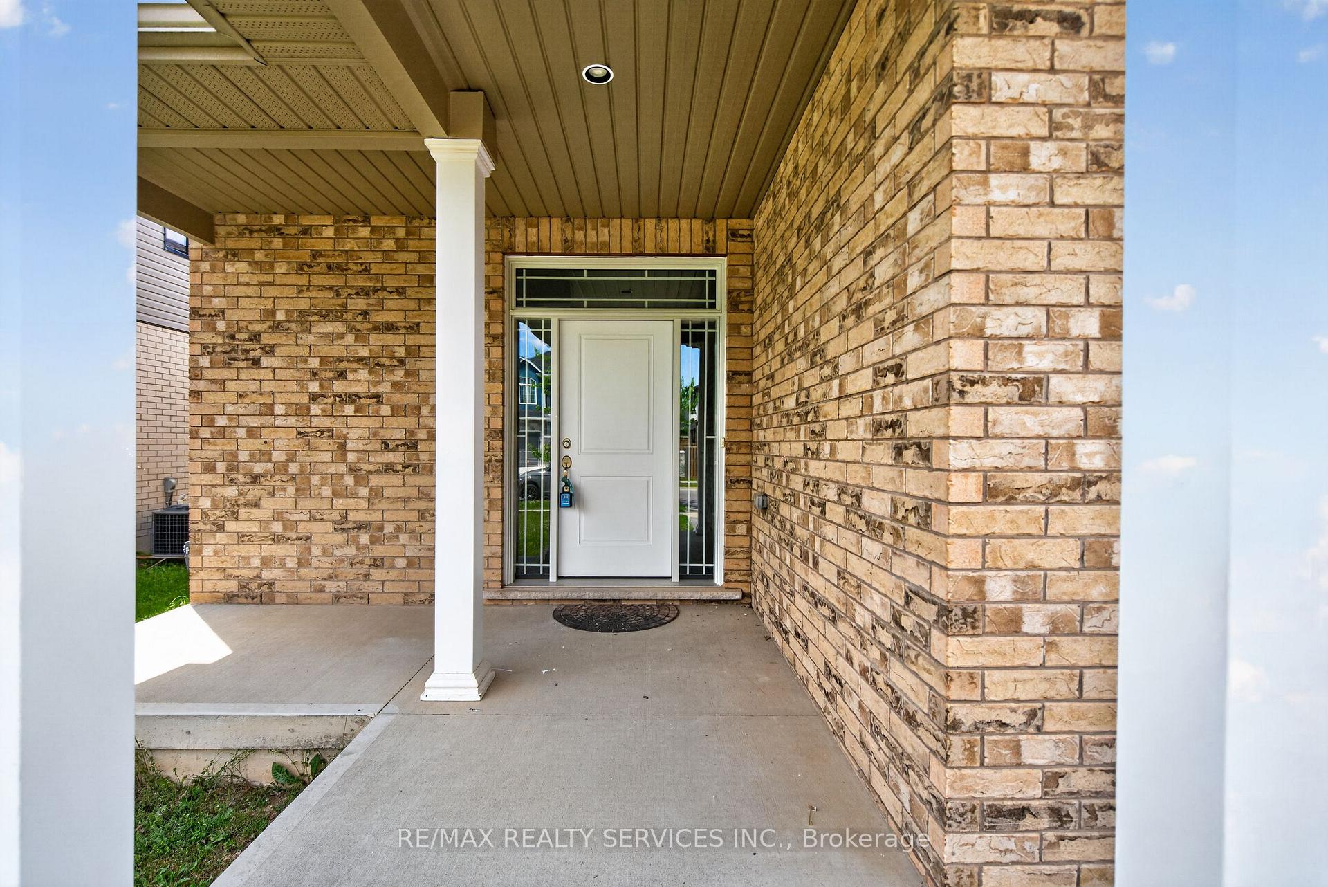 Photo 4 of 4 Bergenstein Crescent, Pelham, Fonthill — HOMEH