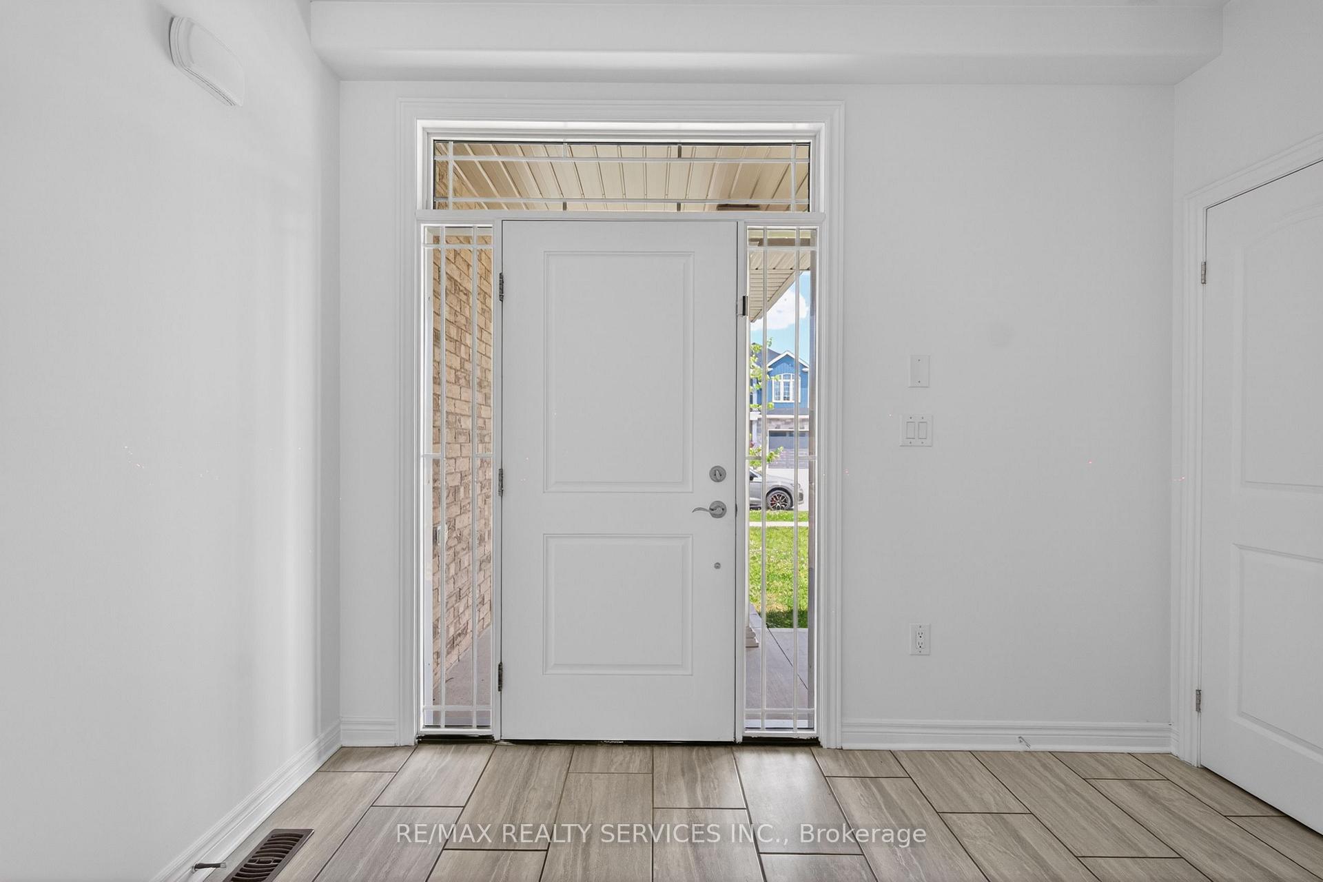 Photo 5 of 4 Bergenstein Crescent, Pelham, Fonthill — HOMEH