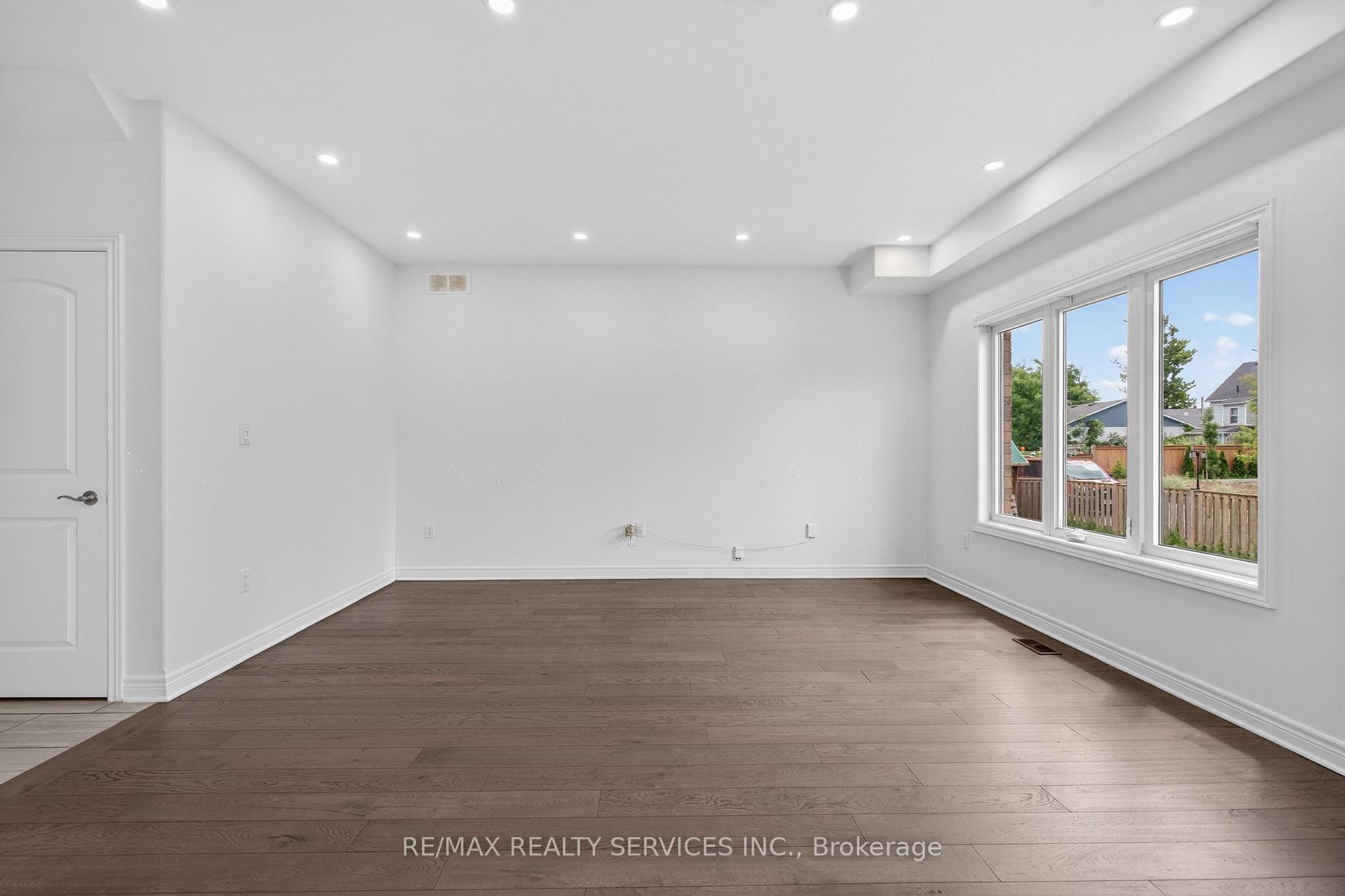 Photo 7 of 4 Bergenstein Crescent, Pelham, Fonthill — HOMEH