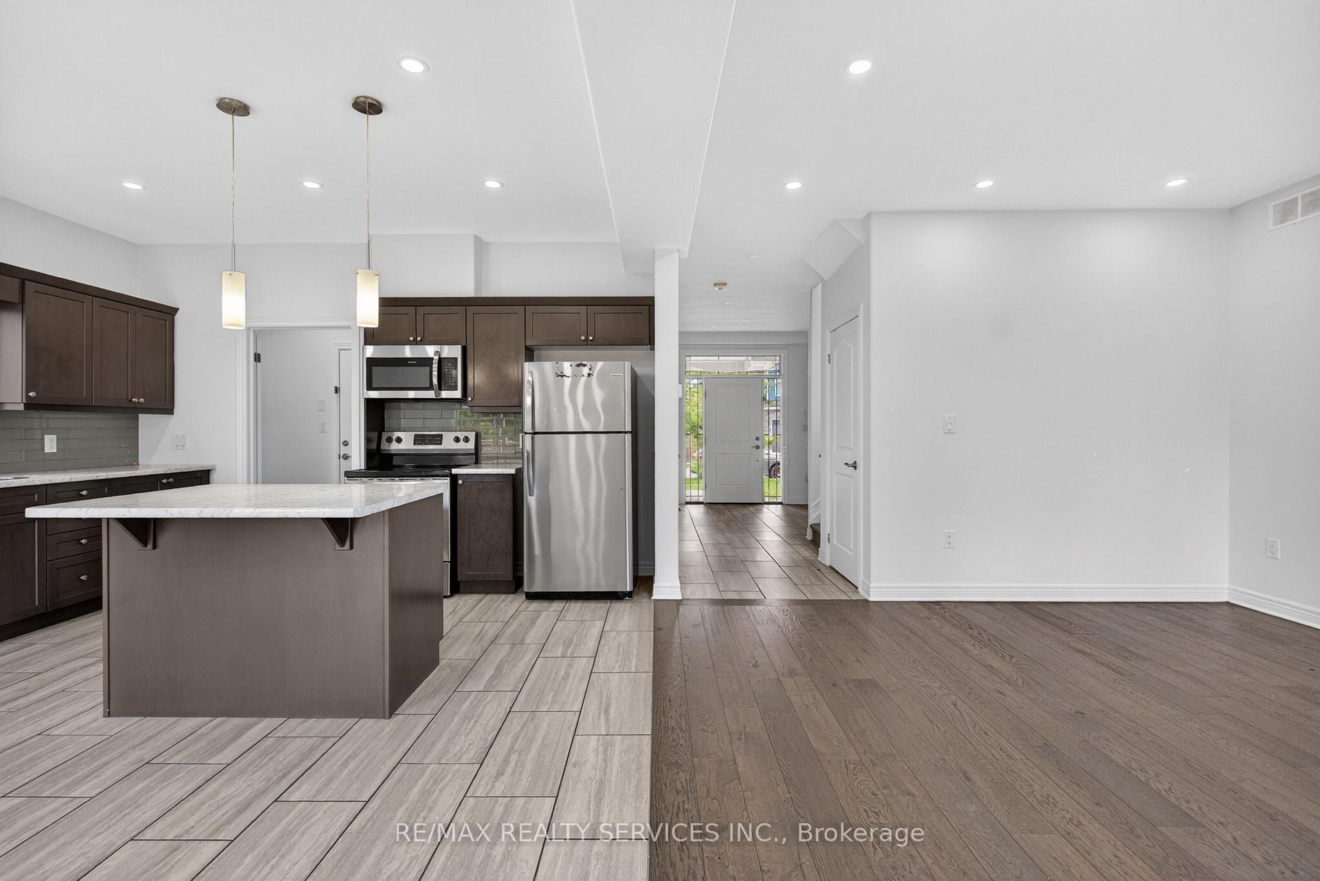 Photo 9 of 4 Bergenstein Crescent, Pelham, Fonthill — HOMEH