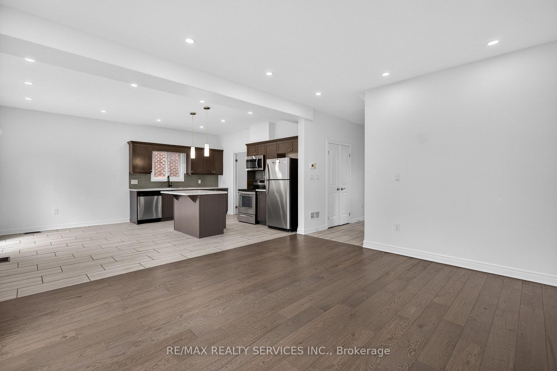 Photo 10 of 4 Bergenstein Crescent, Pelham, Fonthill — HOMEH
