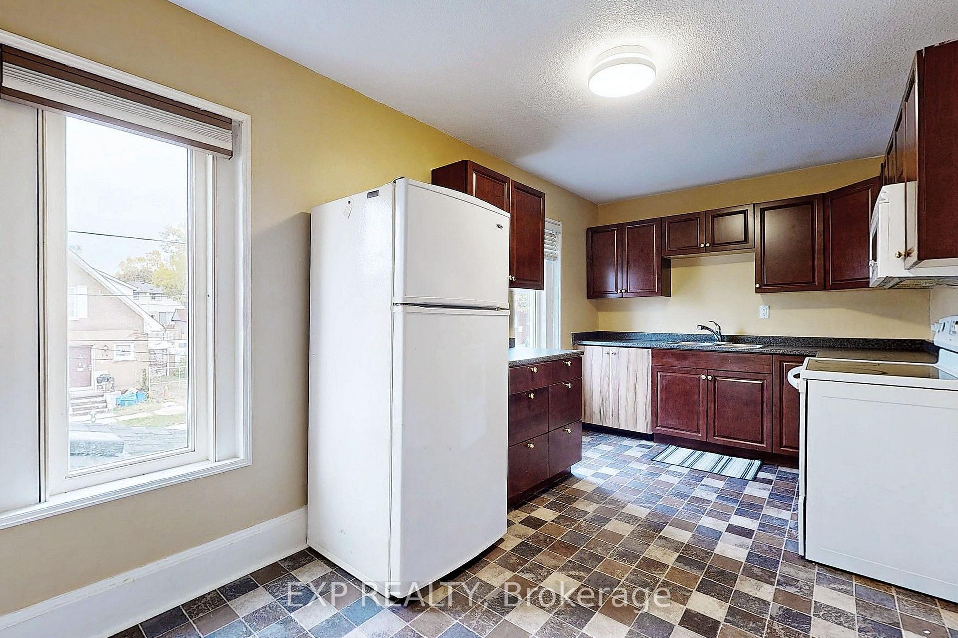 Photo 11 of 15 Colborne Street E, Oshawa, O'Neill — HOMEH