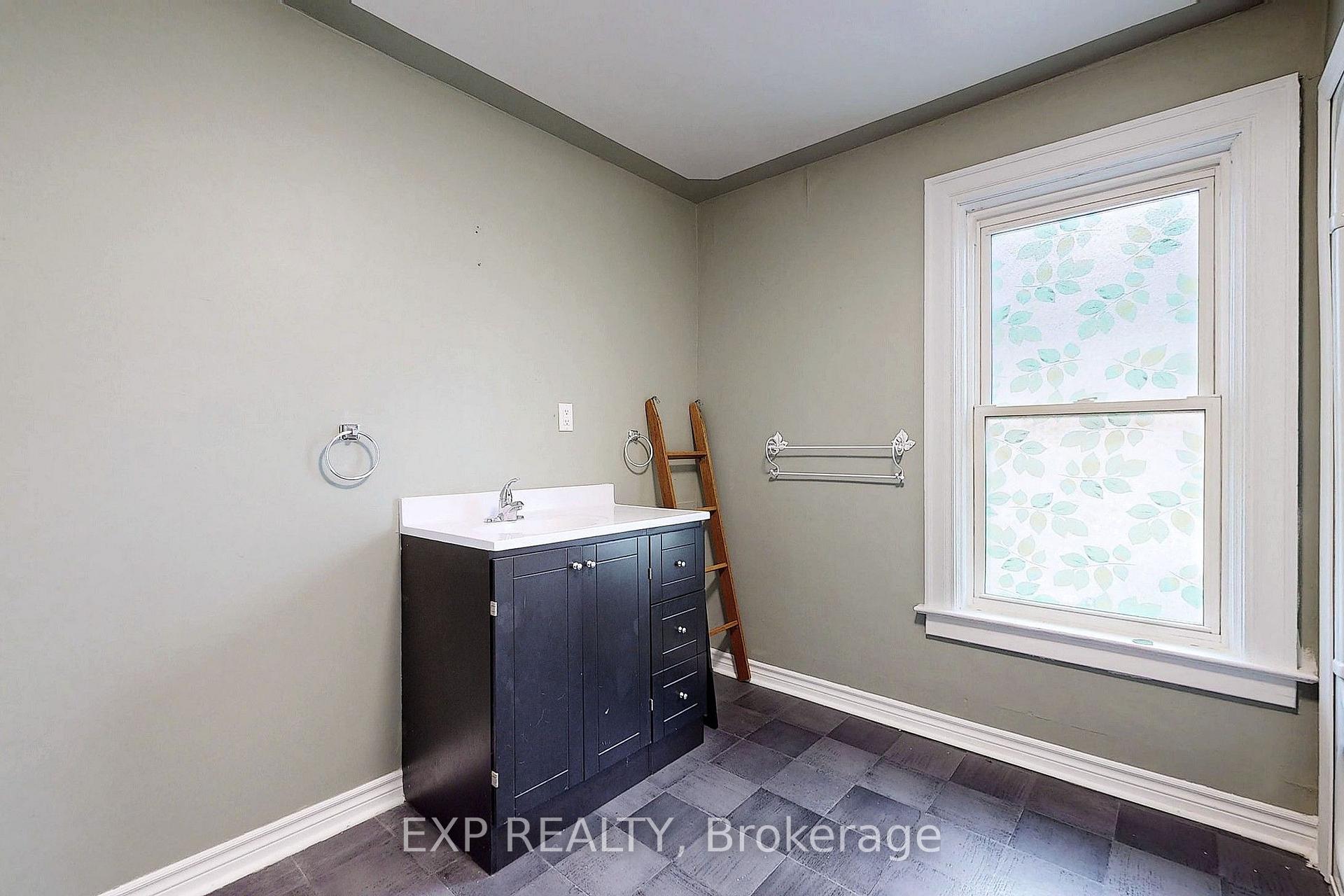 Photo 15 of 15 Colborne Street E, Oshawa, O'Neill — HOMEH