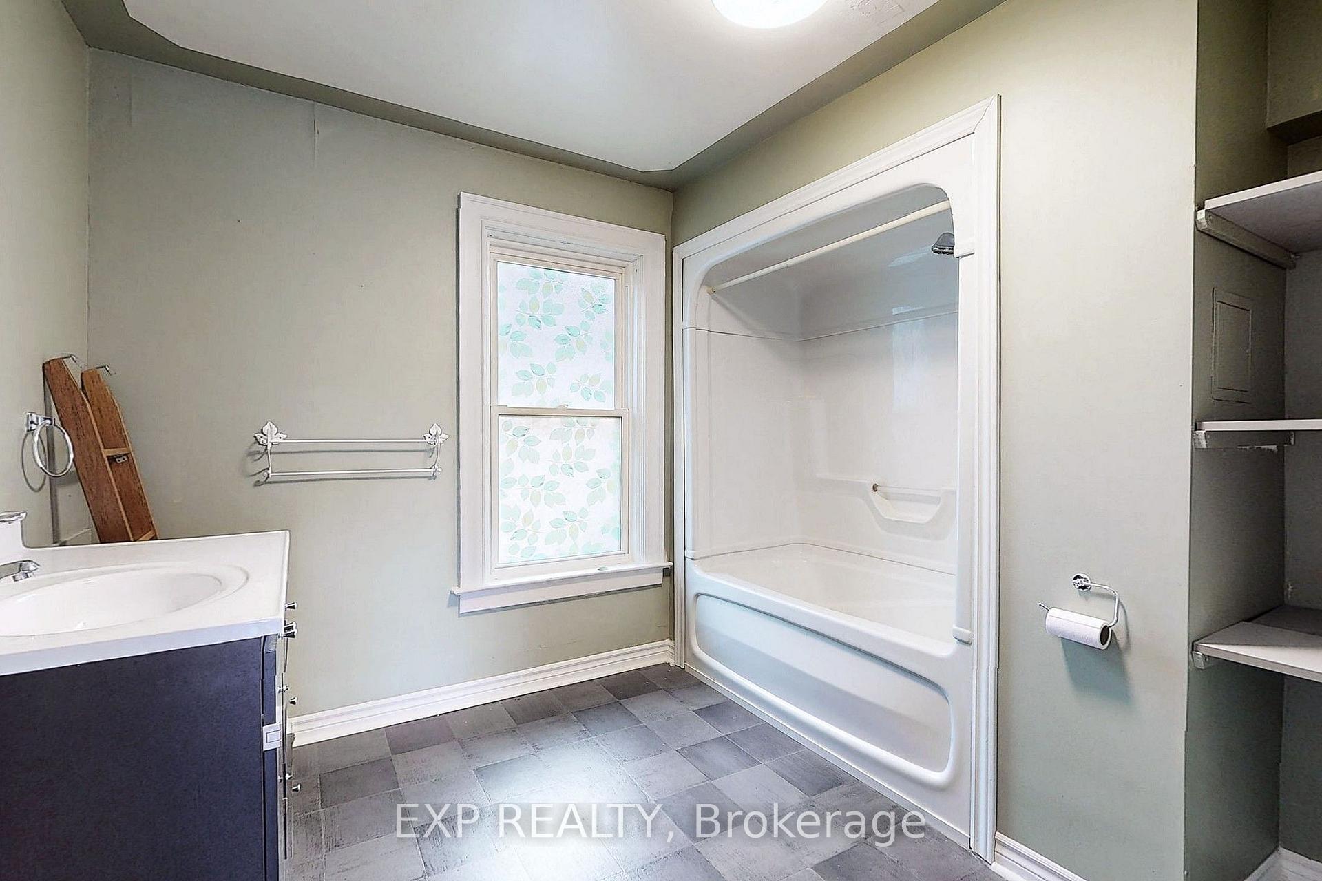 Photo 16 of 15 Colborne Street E, Oshawa, O'Neill — HOMEH