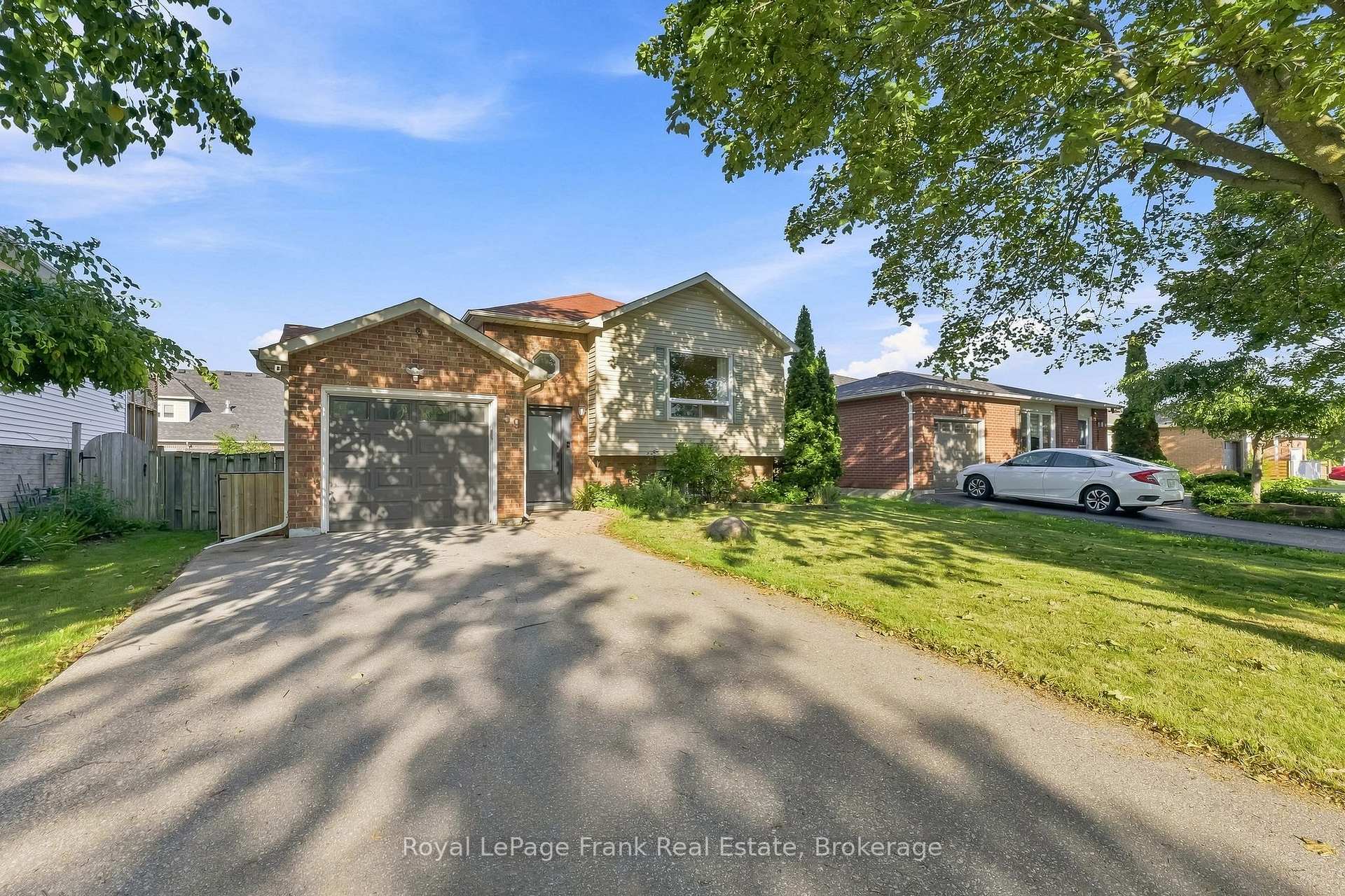Photo 2 of 59 Centerfield Drive, Clarington, Courtice — HOMEH