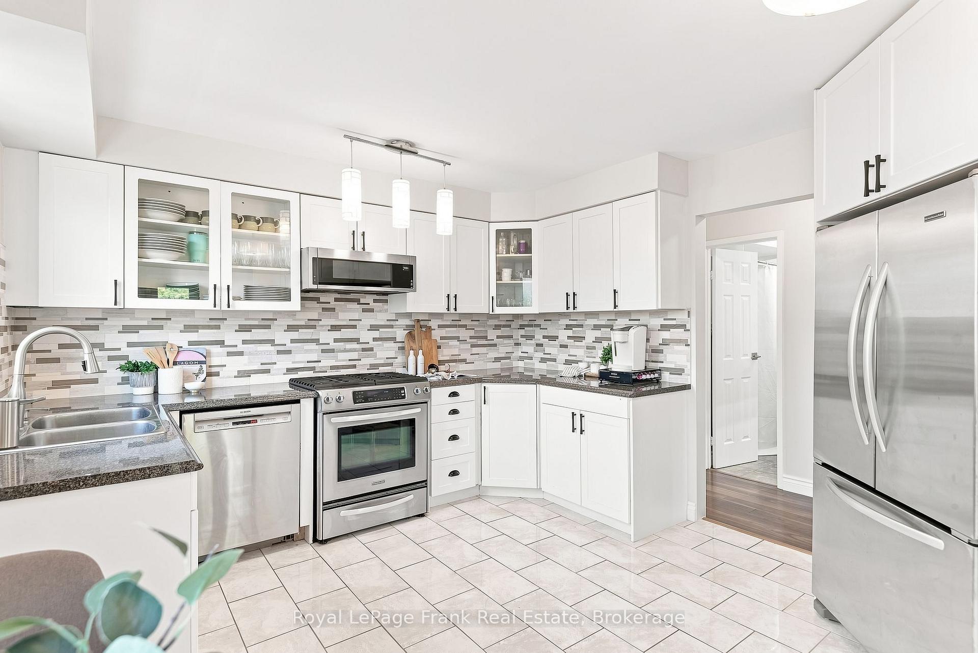 Photo 11 of 59 Centerfield Drive, Clarington, Courtice — HOMEH