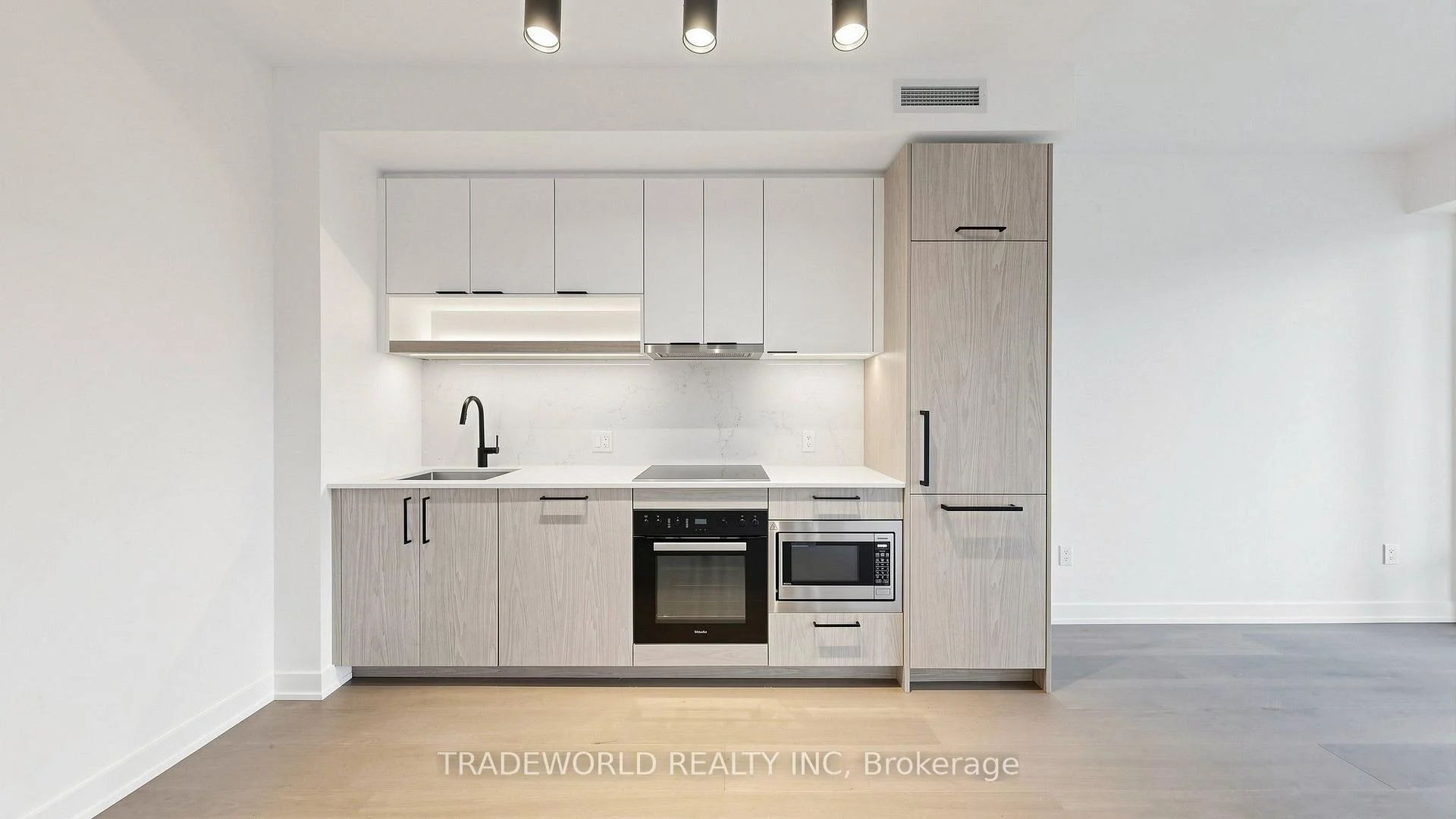 Photo 10 of Unit 707, 91 Montclair Avenue, Toronto, Forest Hill South — HOMEH