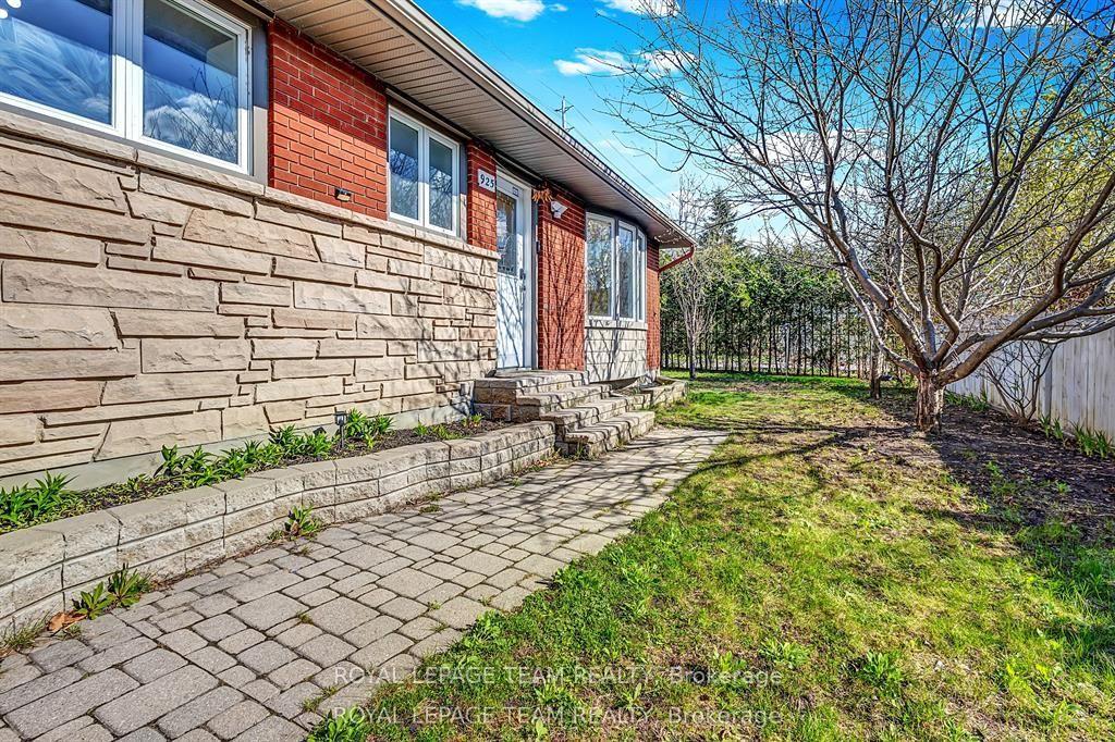 Photo 5 of Unit upper, 925 Moorvale Road, Ottawa, Overbrook/Castle Heights — HOMEH