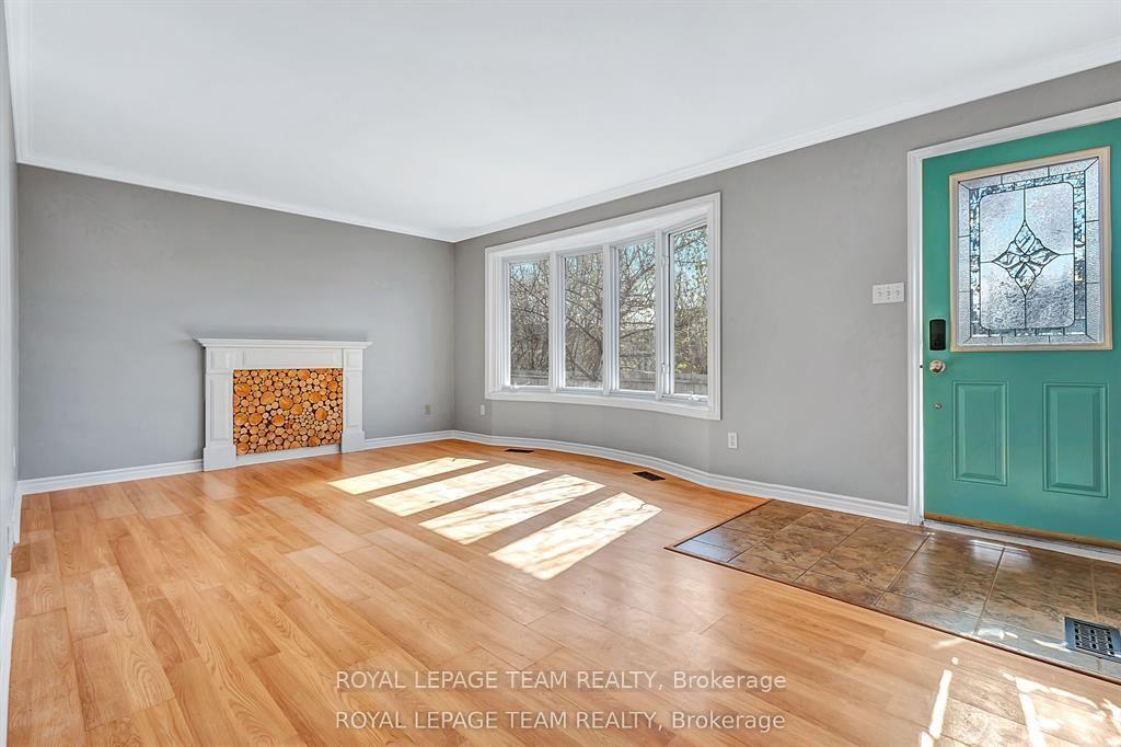 Photo 7 of Unit upper, 925 Moorvale Road, Ottawa, Overbrook/Castle Heights — HOMEH