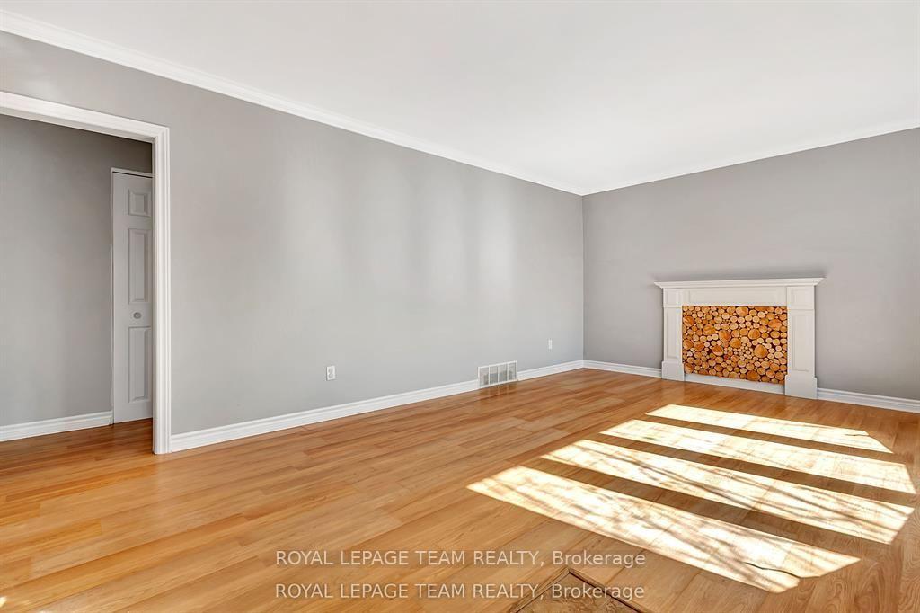Photo 8 of Unit upper, 925 Moorvale Road, Ottawa, Overbrook/Castle Heights — HOMEH