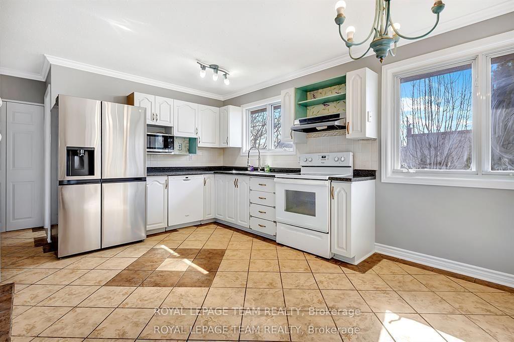 Photo 11 of Unit upper, 925 Moorvale Road, Ottawa, Overbrook/Castle Heights — HOMEH