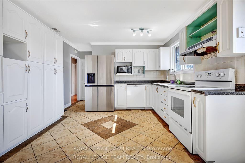 Photo 12 of Unit upper, 925 Moorvale Road, Ottawa, Overbrook/Castle Heights — HOMEH
