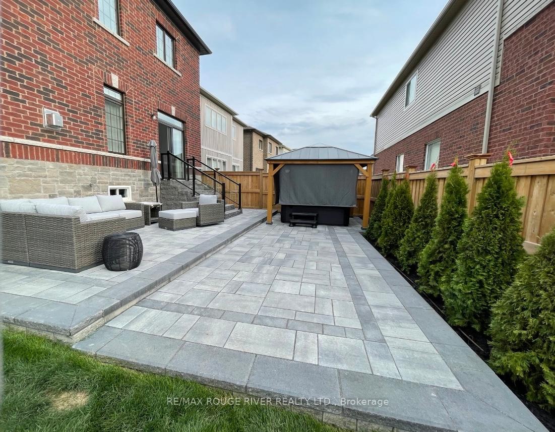 Photo 2 of 27 Crombie Street, Clarington, Bowmanville — HOMEH