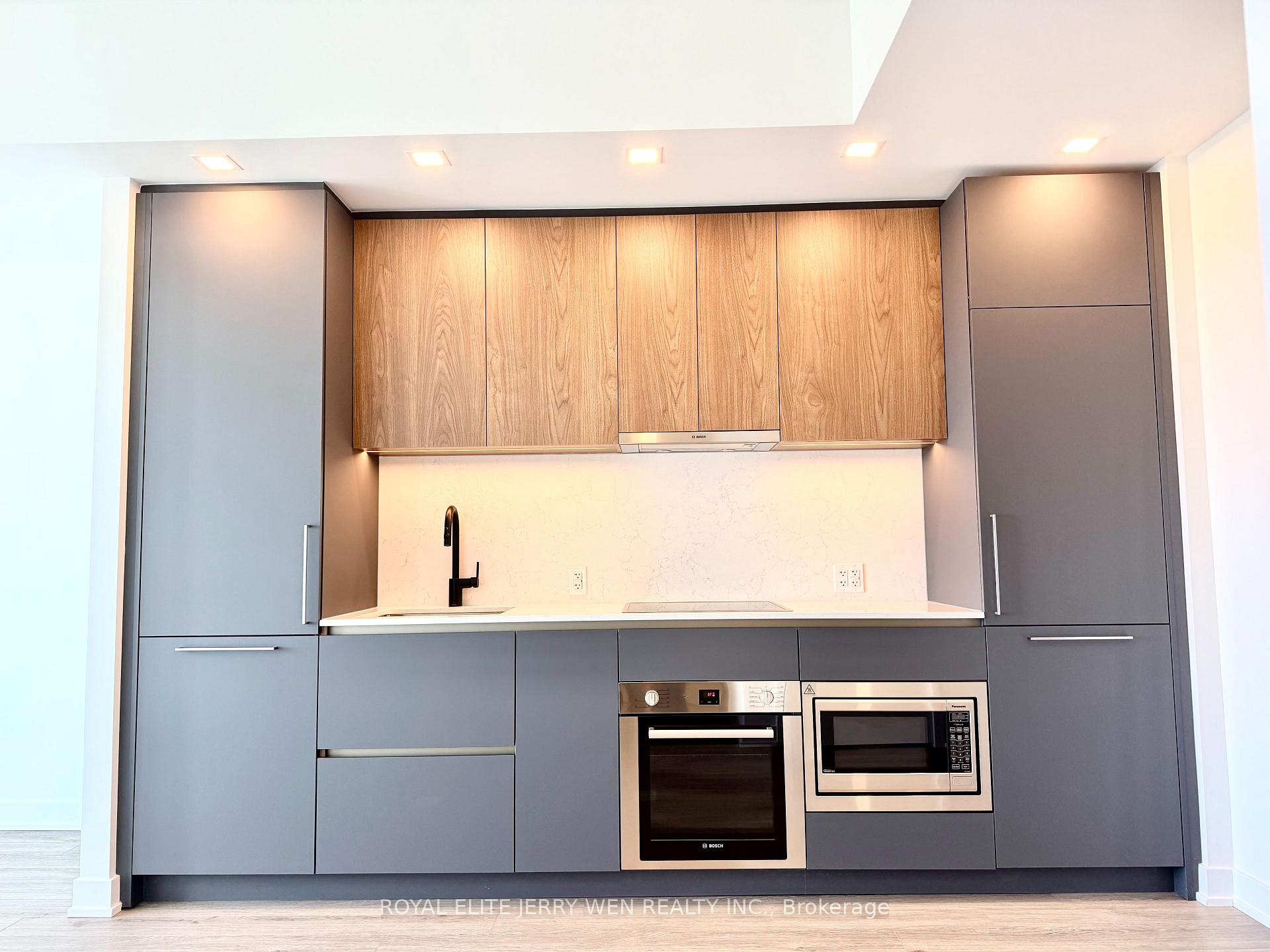 Front of Unit 3908, 609 sherbourne Street