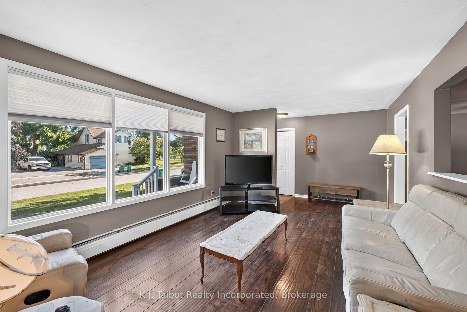 Photo 3 of 85 Picton Street W, Goderich, Goderich (Town) — HOMEH
