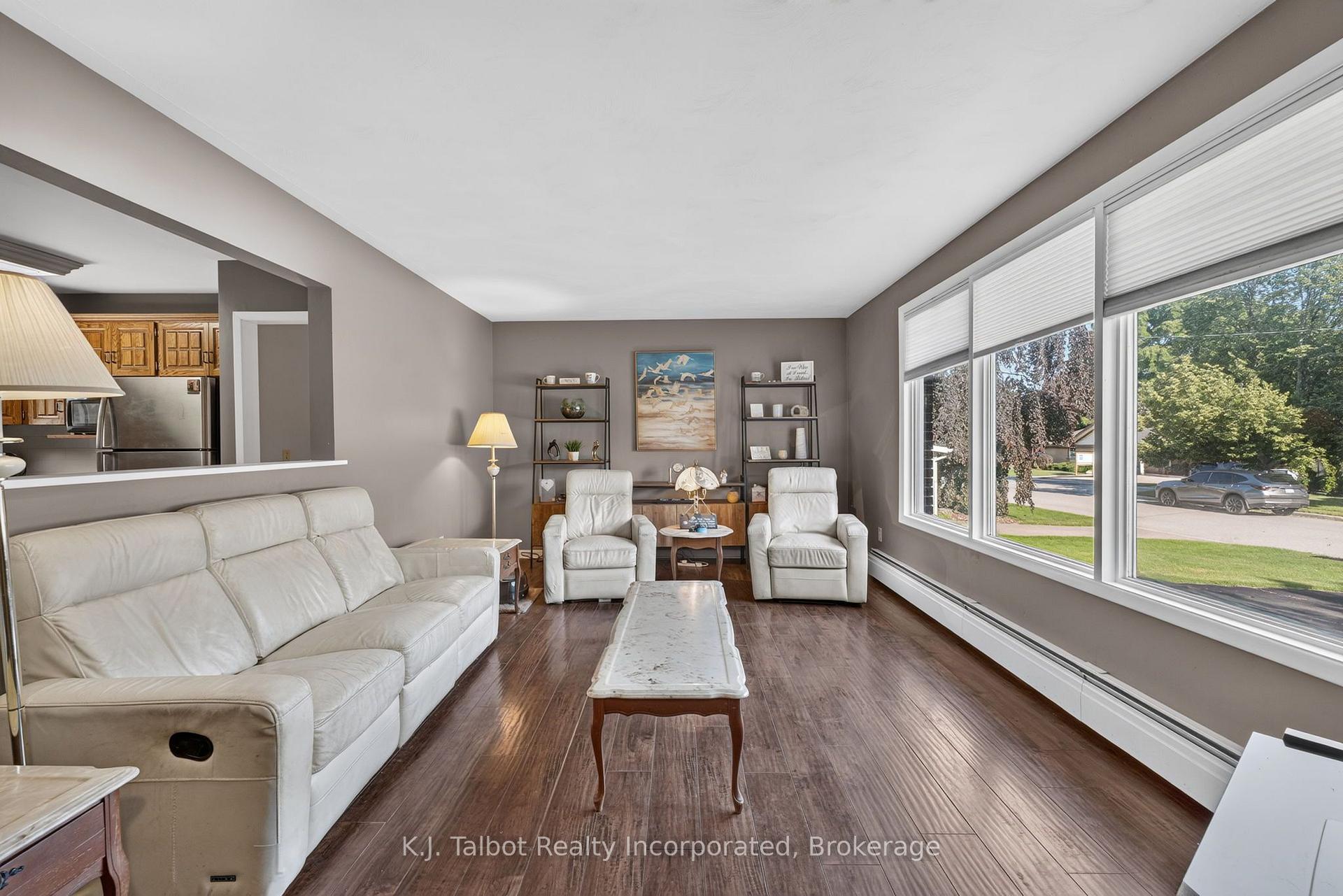 Photo 8 of 85 Picton Street W, Goderich, Goderich (Town) — HOMEH