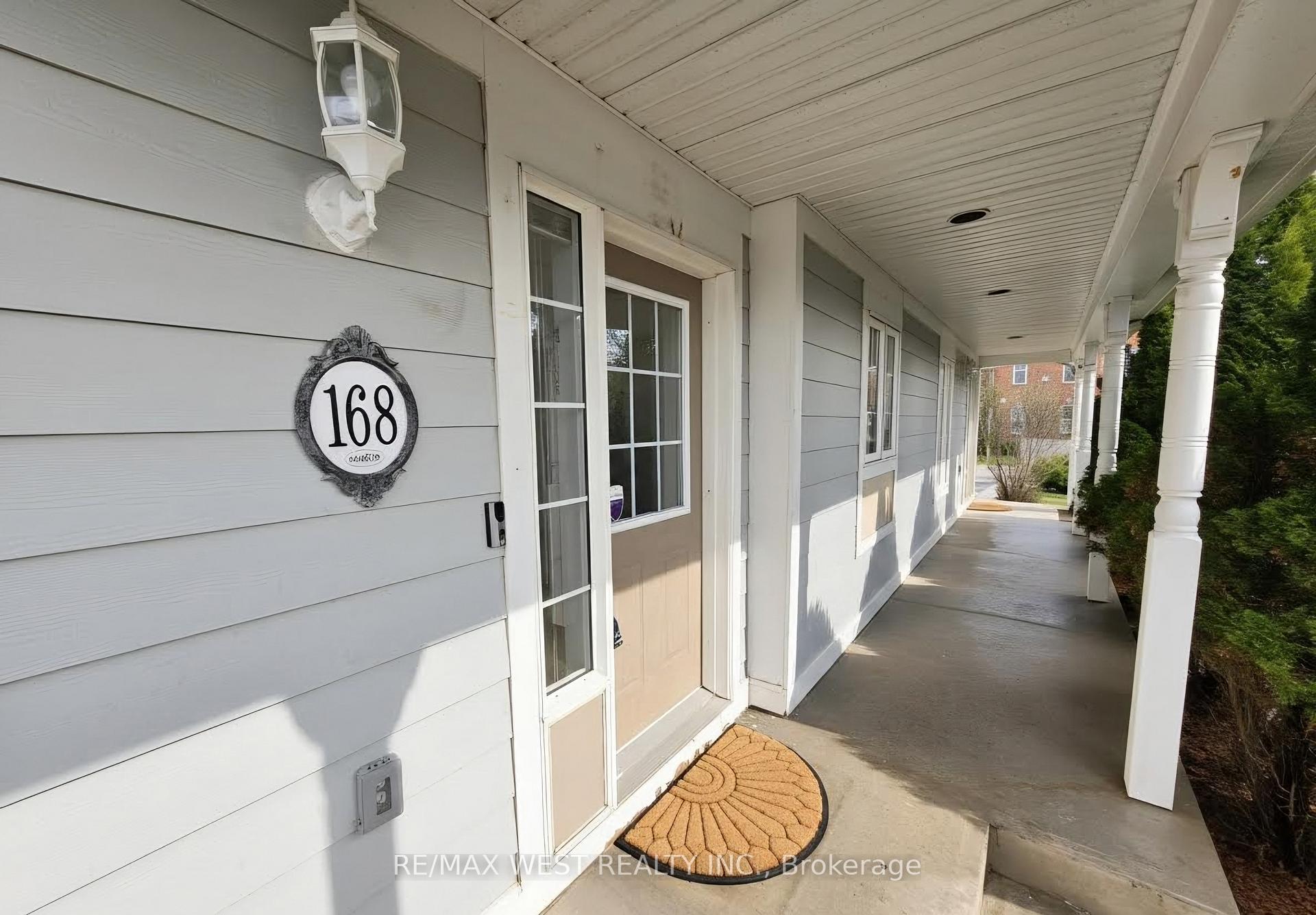 Photo 8 of 168 Gas Lamp Lane, Markham, Cornell — HOMEH