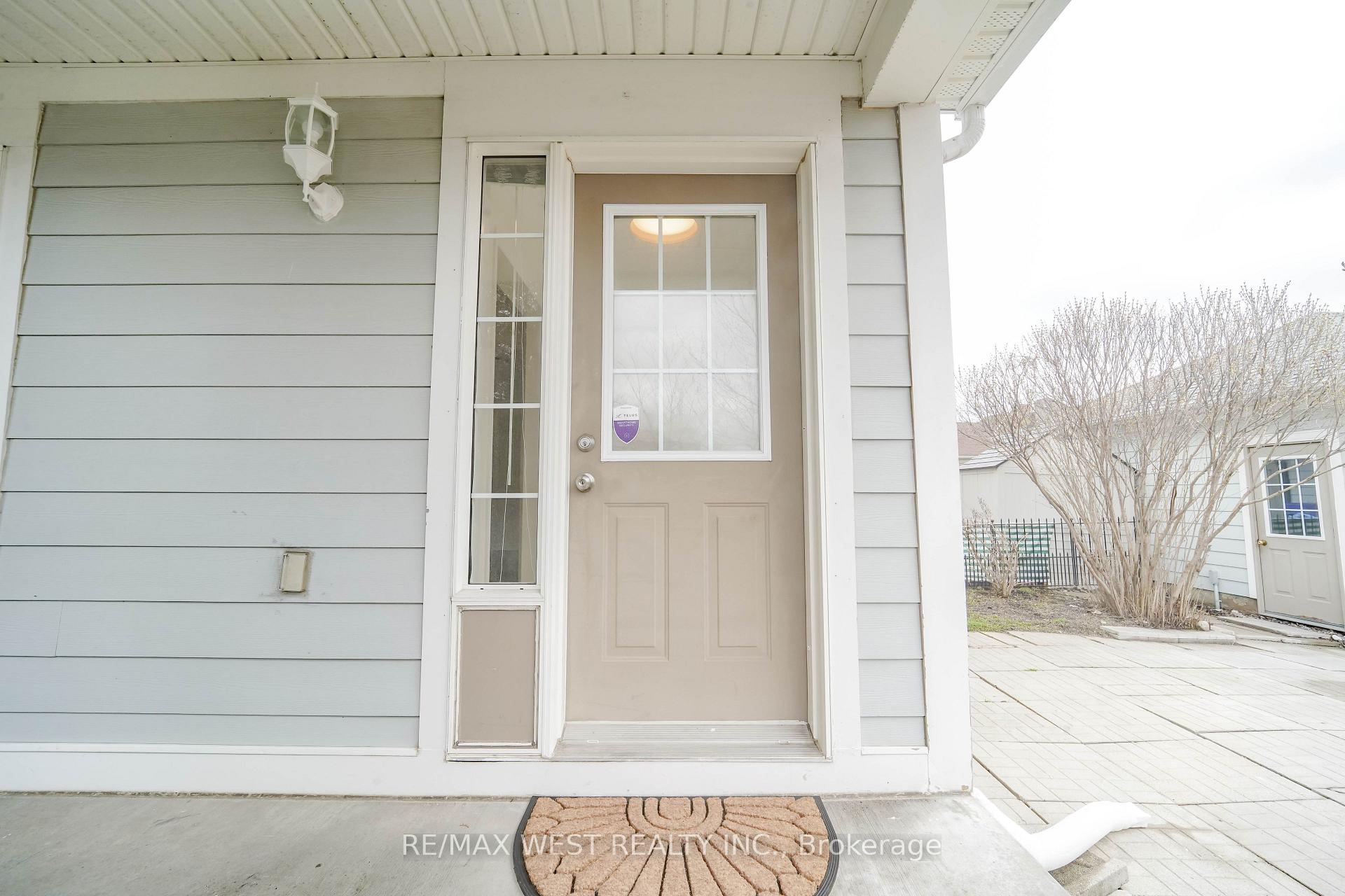 Photo 11 of 168 Gas Lamp Lane, Markham, Cornell — HOMEH
