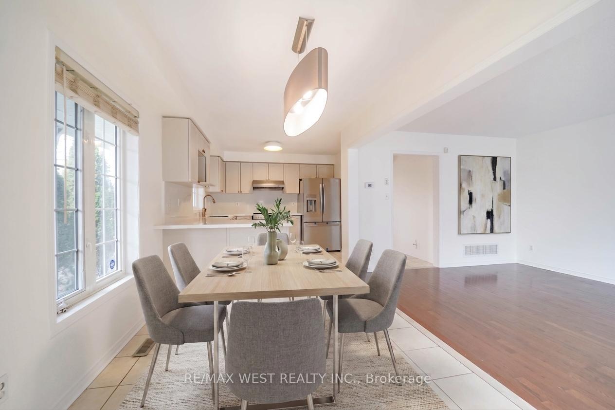 Photo 15 of 168 Gas Lamp Lane, Markham, Cornell — HOMEH