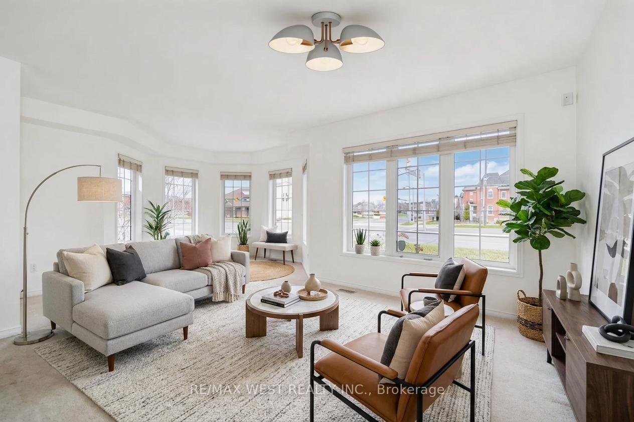 Photo 17 of 168 Gas Lamp Lane, Markham, Cornell — HOMEH
