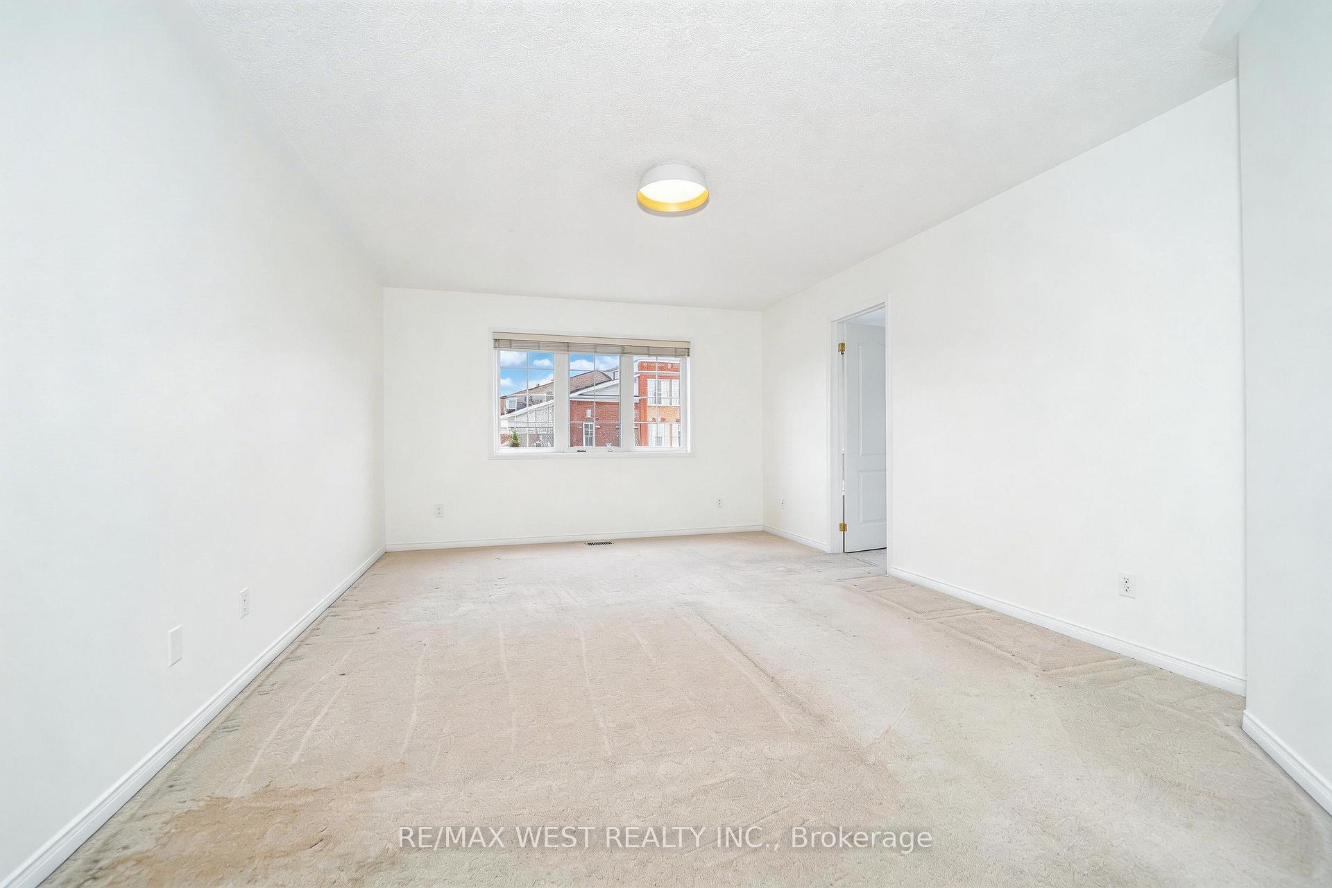 Photo 20 of 168 Gas Lamp Lane, Markham, Cornell — HOMEH