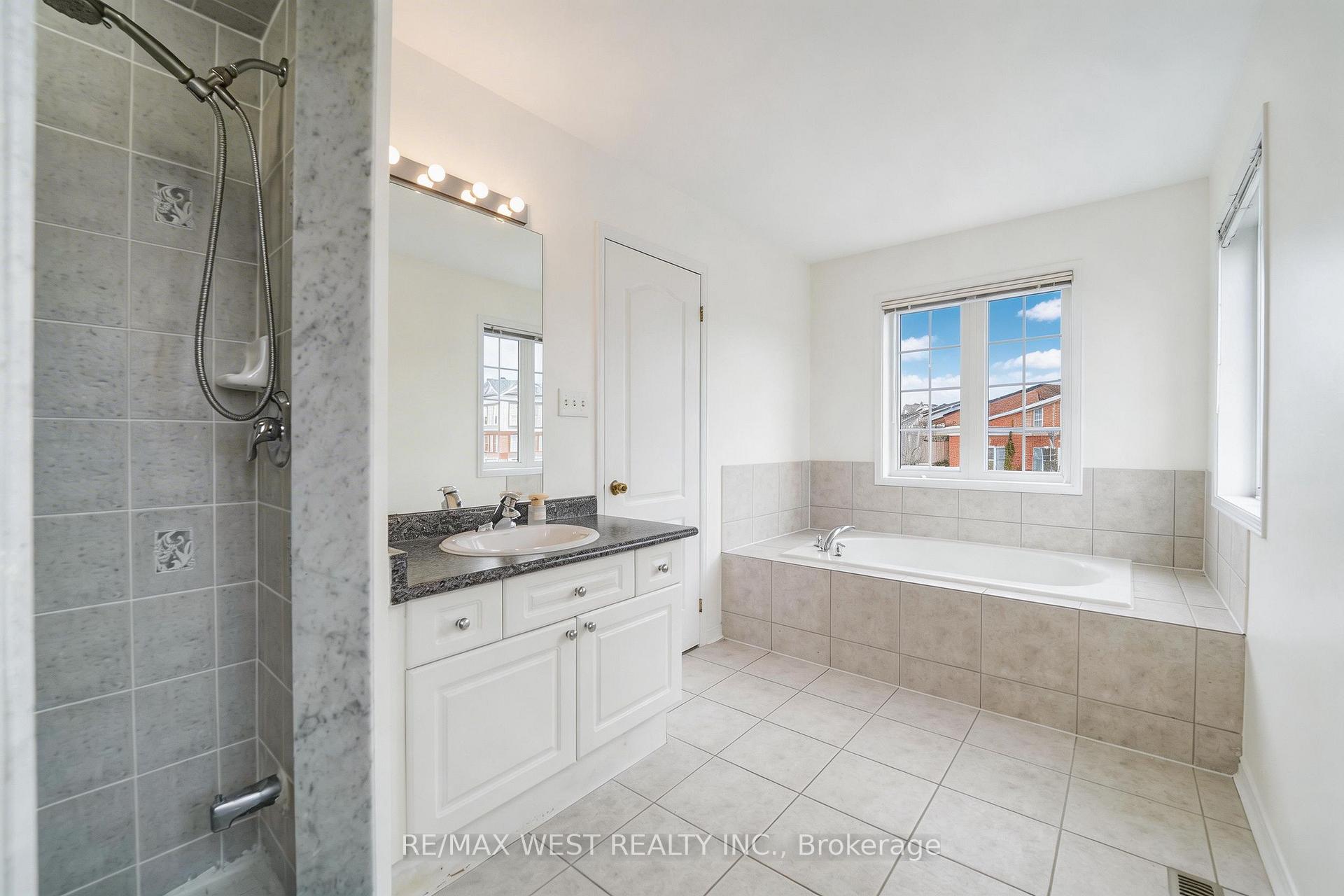 Photo 23 of 168 Gas Lamp Lane, Markham, Cornell — HOMEH