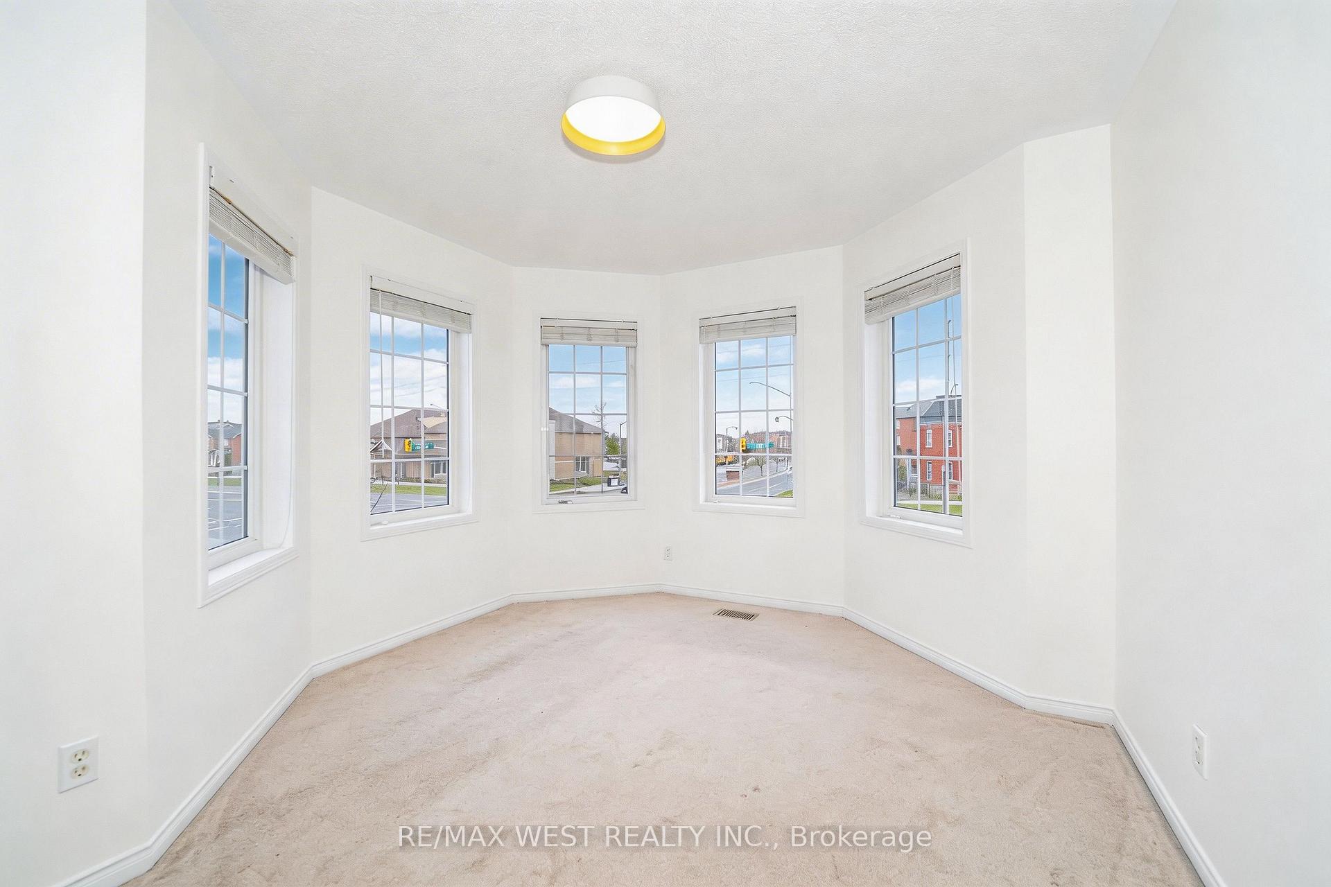 Photo 25 of 168 Gas Lamp Lane, Markham, Cornell — HOMEH