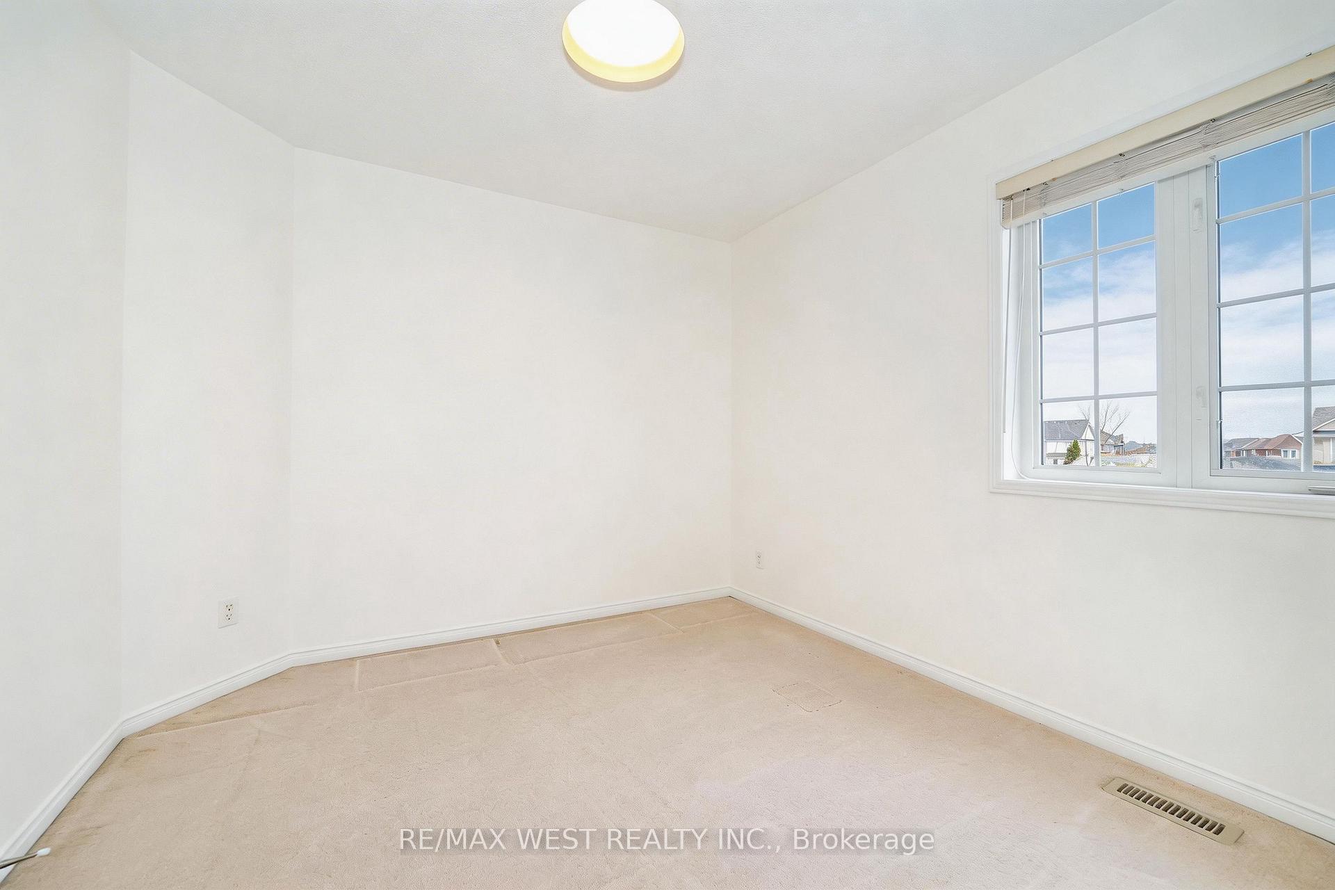 Photo 27 of 168 Gas Lamp Lane, Markham, Cornell — HOMEH