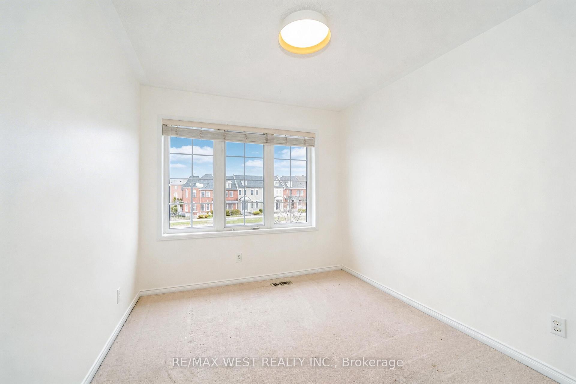 Photo 29 of 168 Gas Lamp Lane, Markham, Cornell — HOMEH