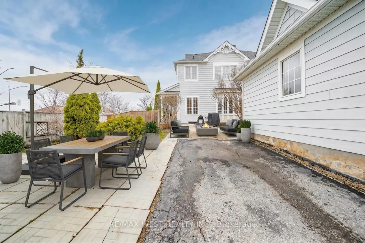 Photo 21 of 168 Gas Lamp Lane, Markham, Cornell — HOMEH