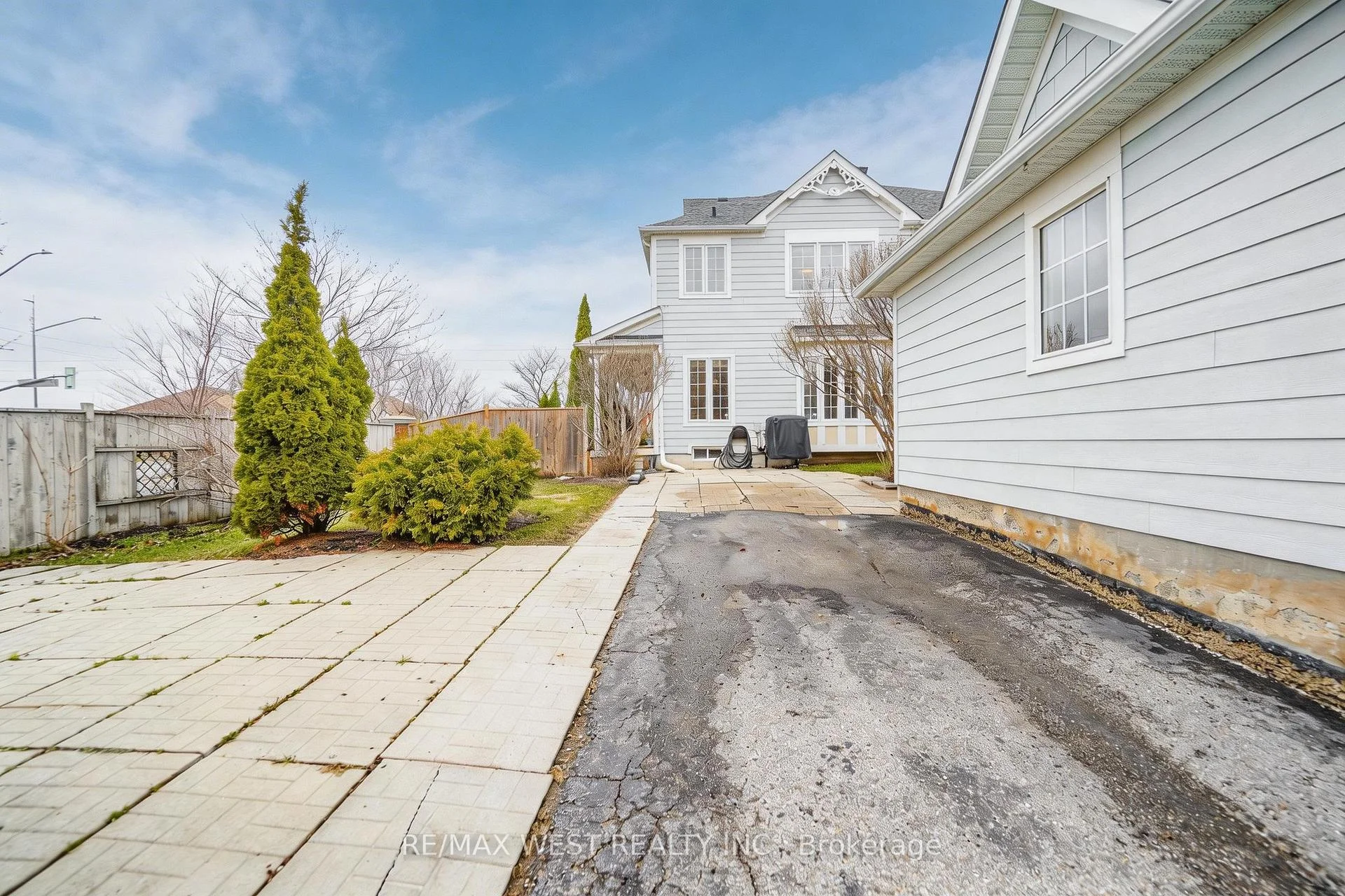 Photo 22 of 168 Gas Lamp Lane, Markham, Cornell — HOMEH
