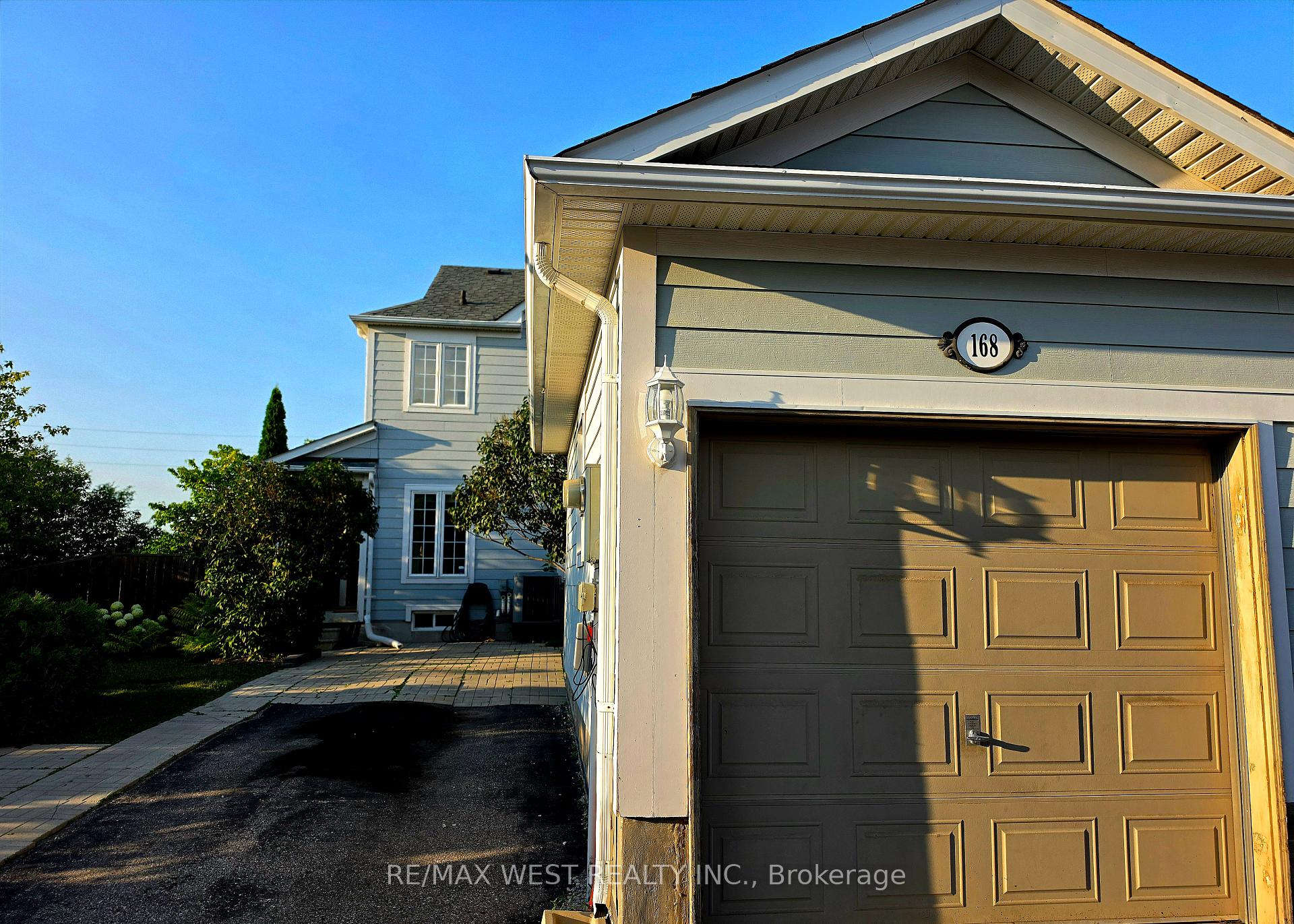 Photo 33 of 168 Gas Lamp Lane, Markham, Cornell — HOMEH